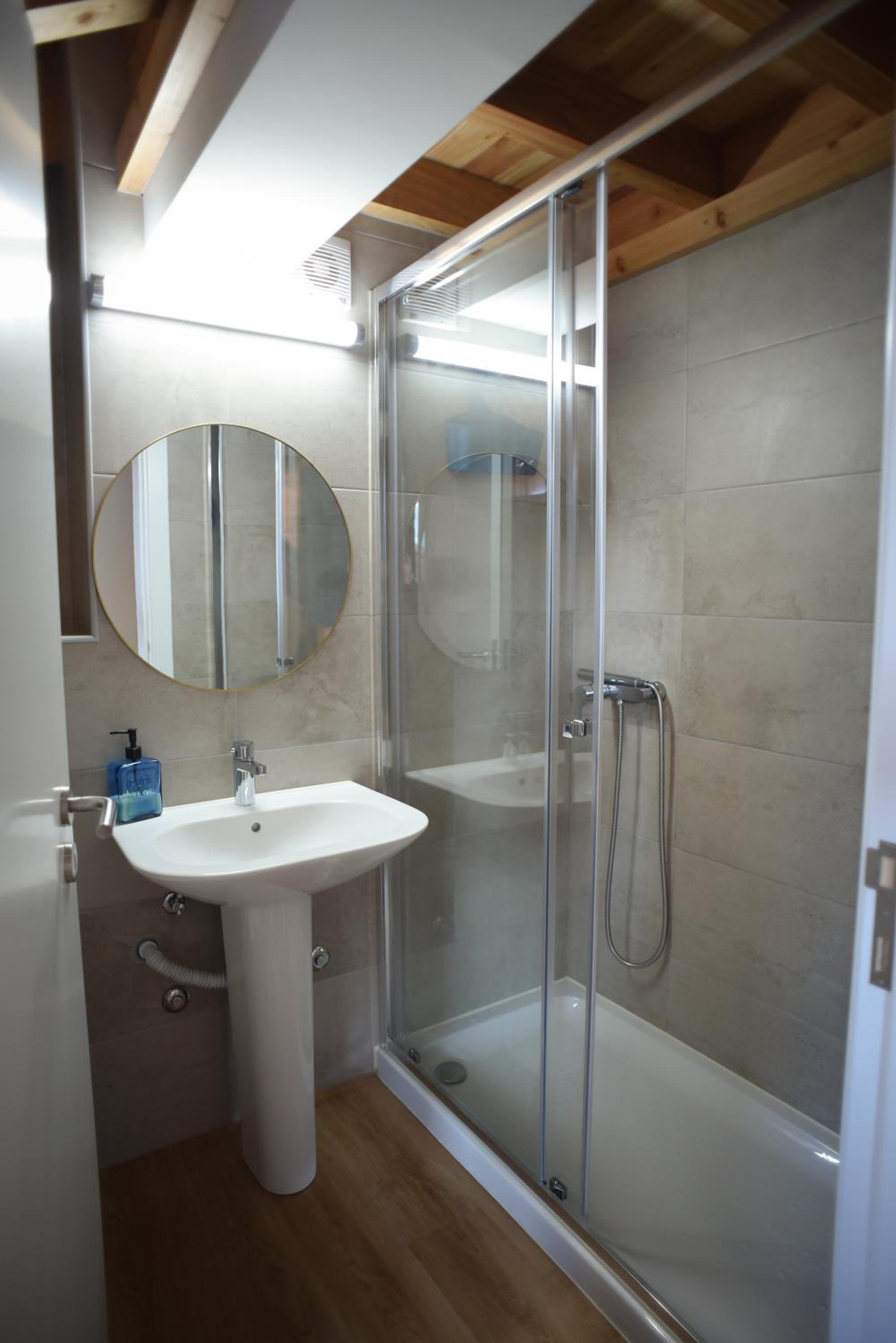 Twin Room - Photo 2