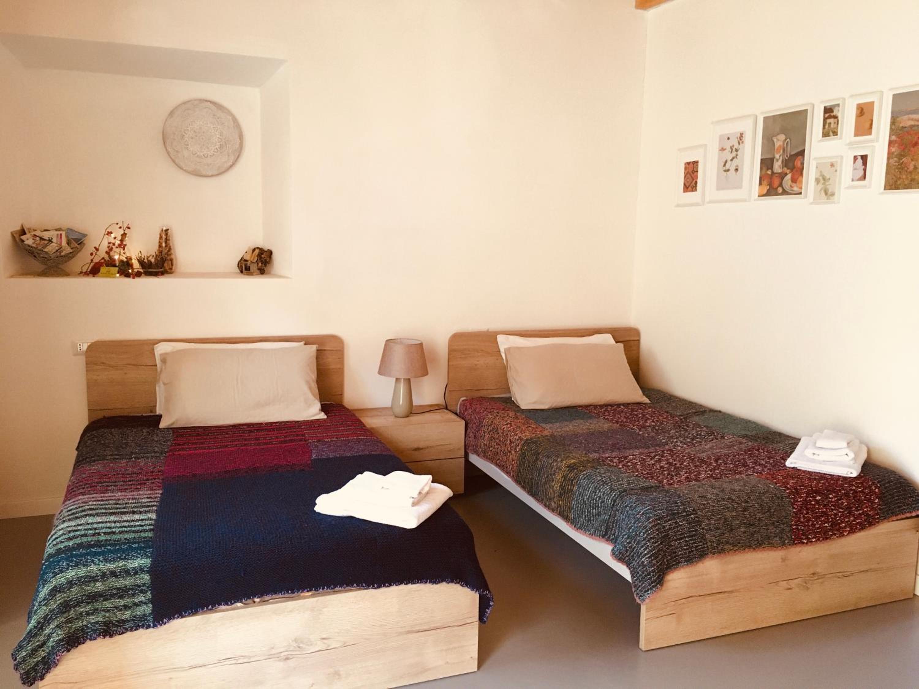Quadruple Room with Private Bathroom - Photo 36