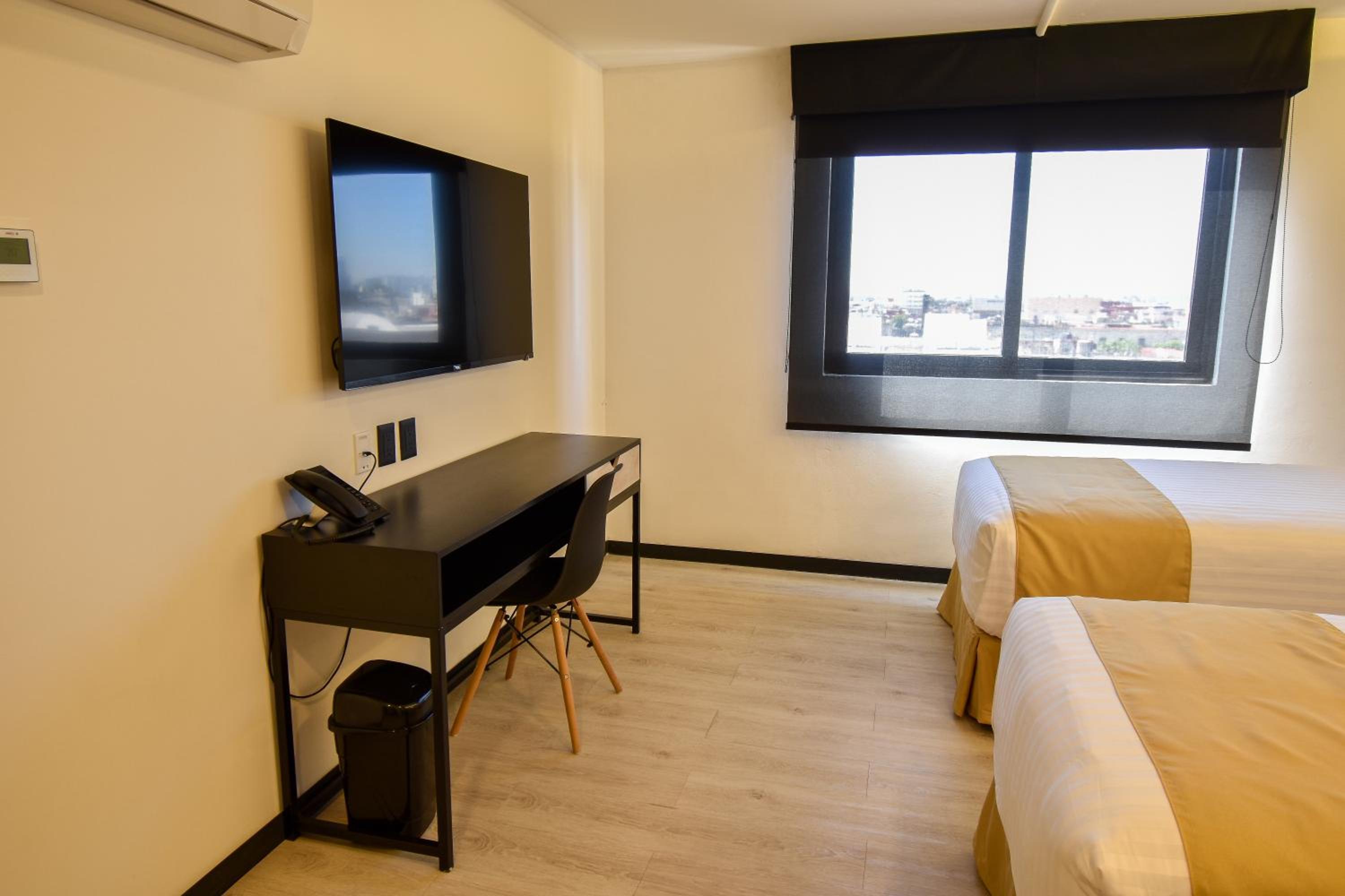 Twin Room with City View photo 2