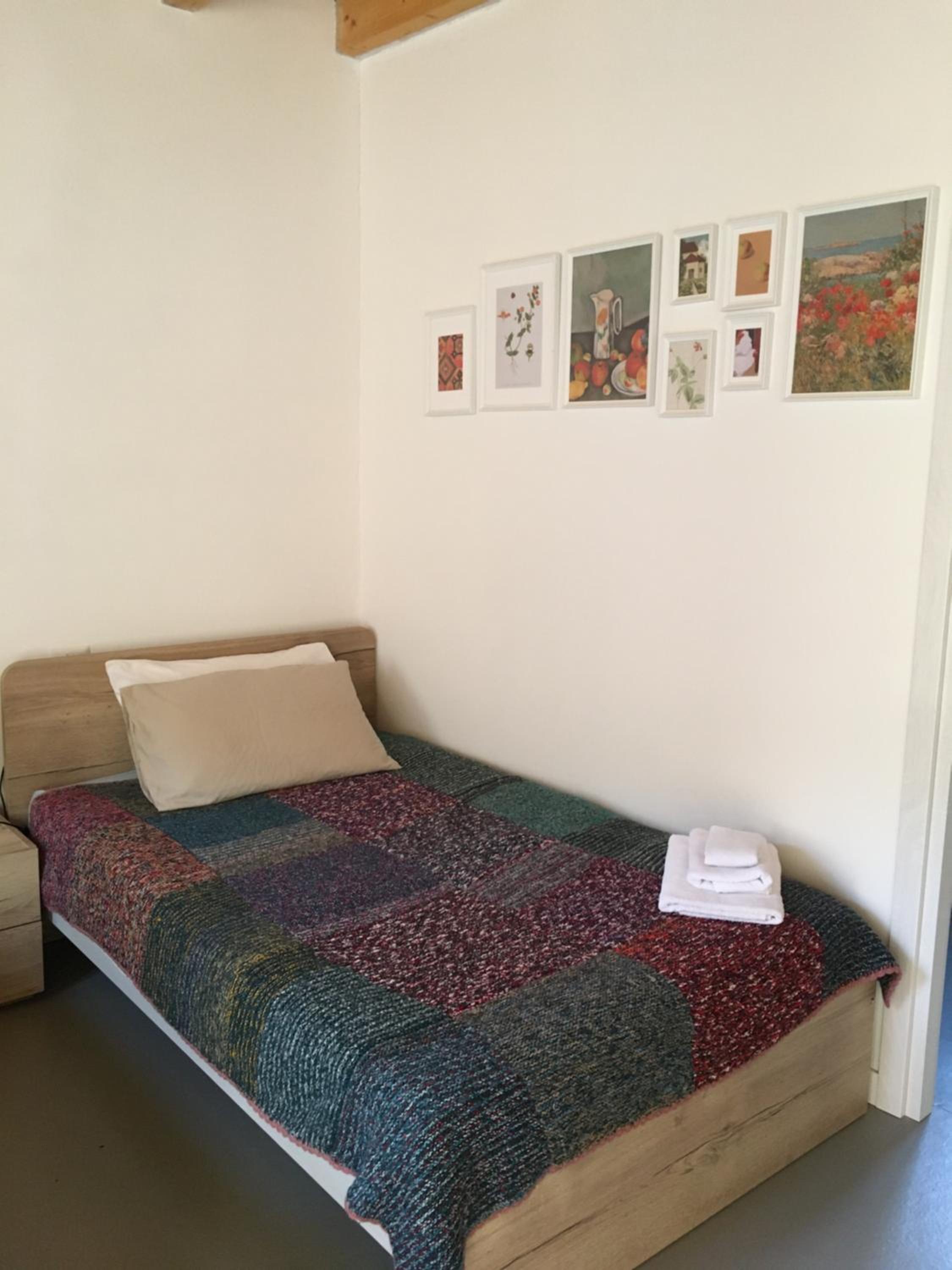 Quadruple Room with Private Bathroom - Photo 35