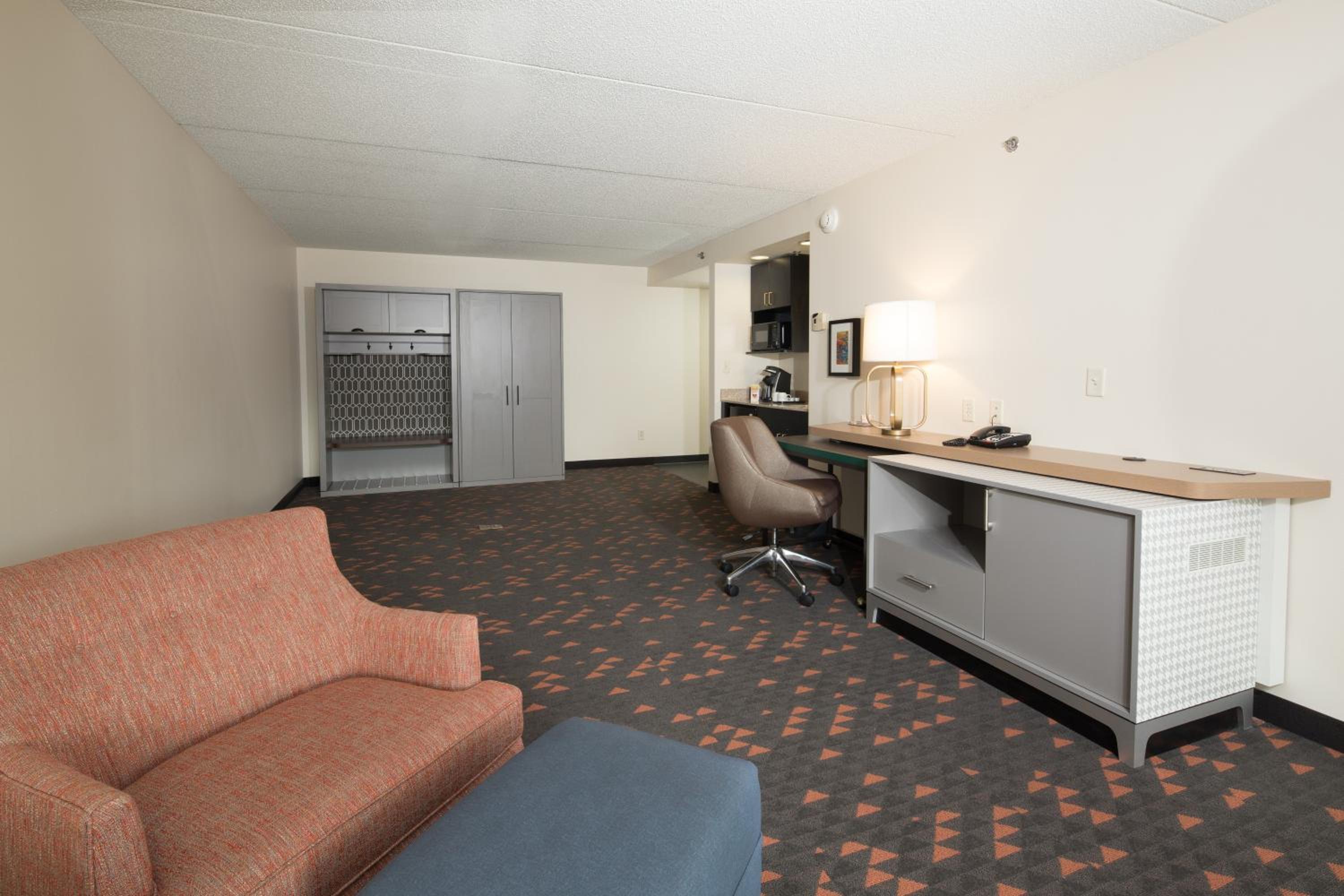 Two-Bedroom Suite - Photo 3