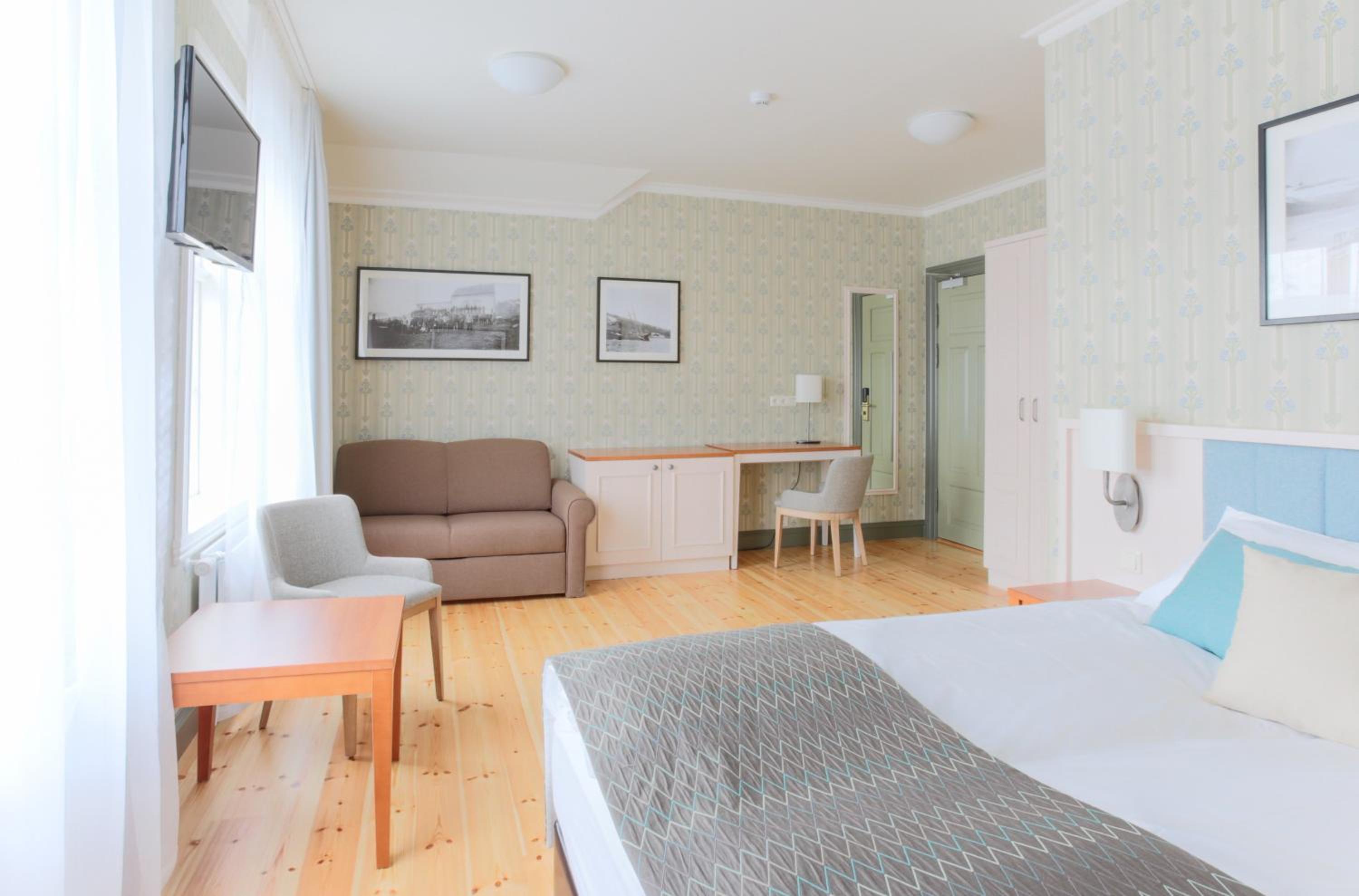 Superior Double or Twin Room photo 3