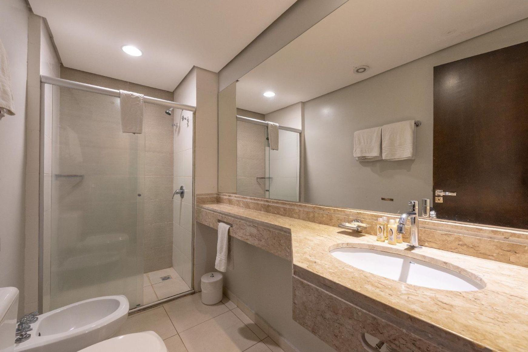 King Size Bed Luxury Suite photo 2