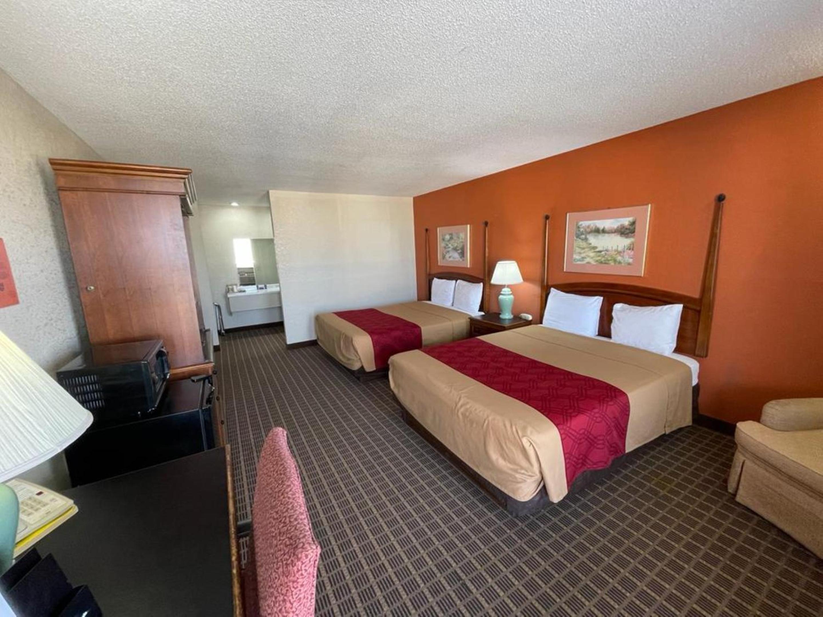 Queen Room photo 1