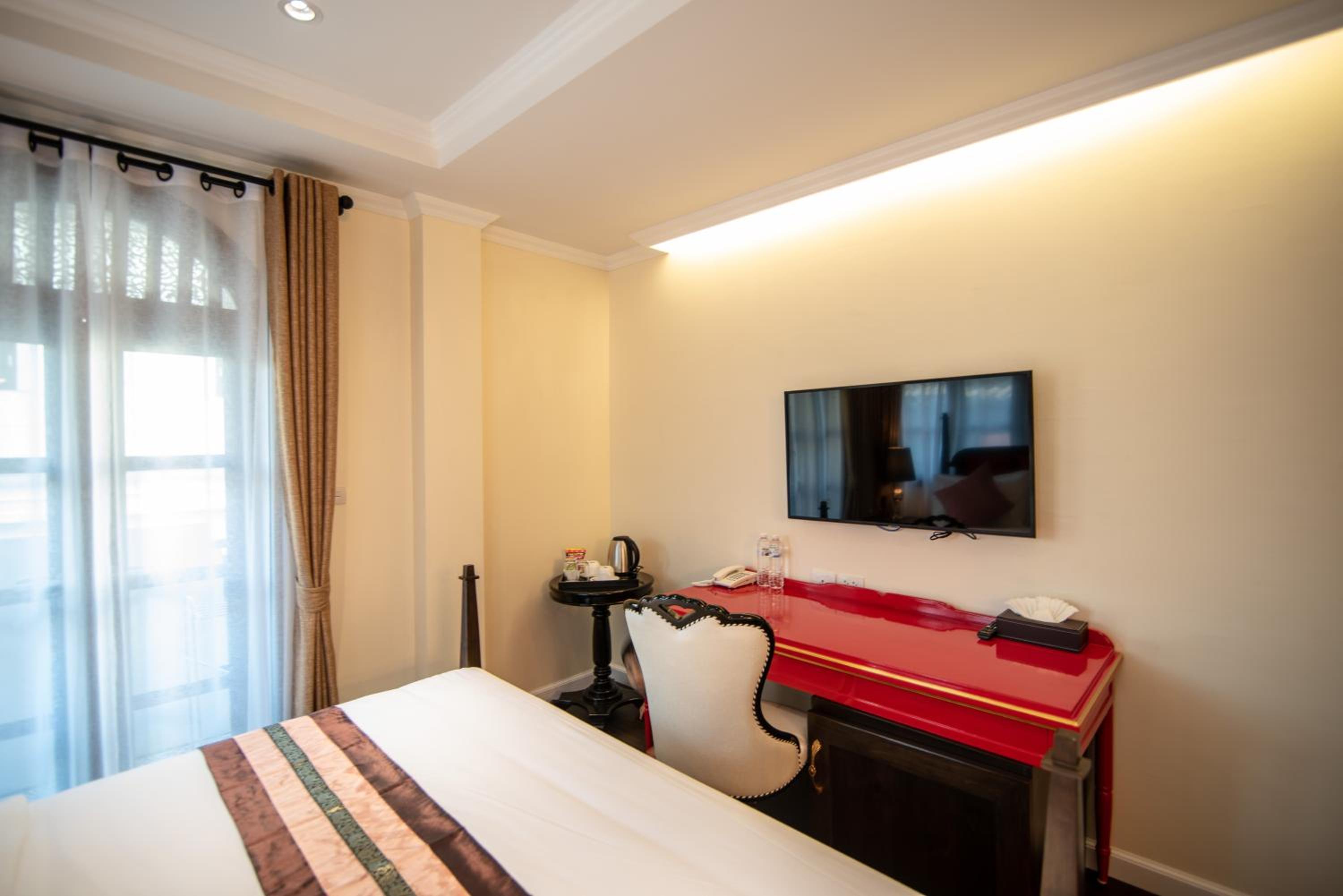 Deluxe Double Room with Bath - Photo 10