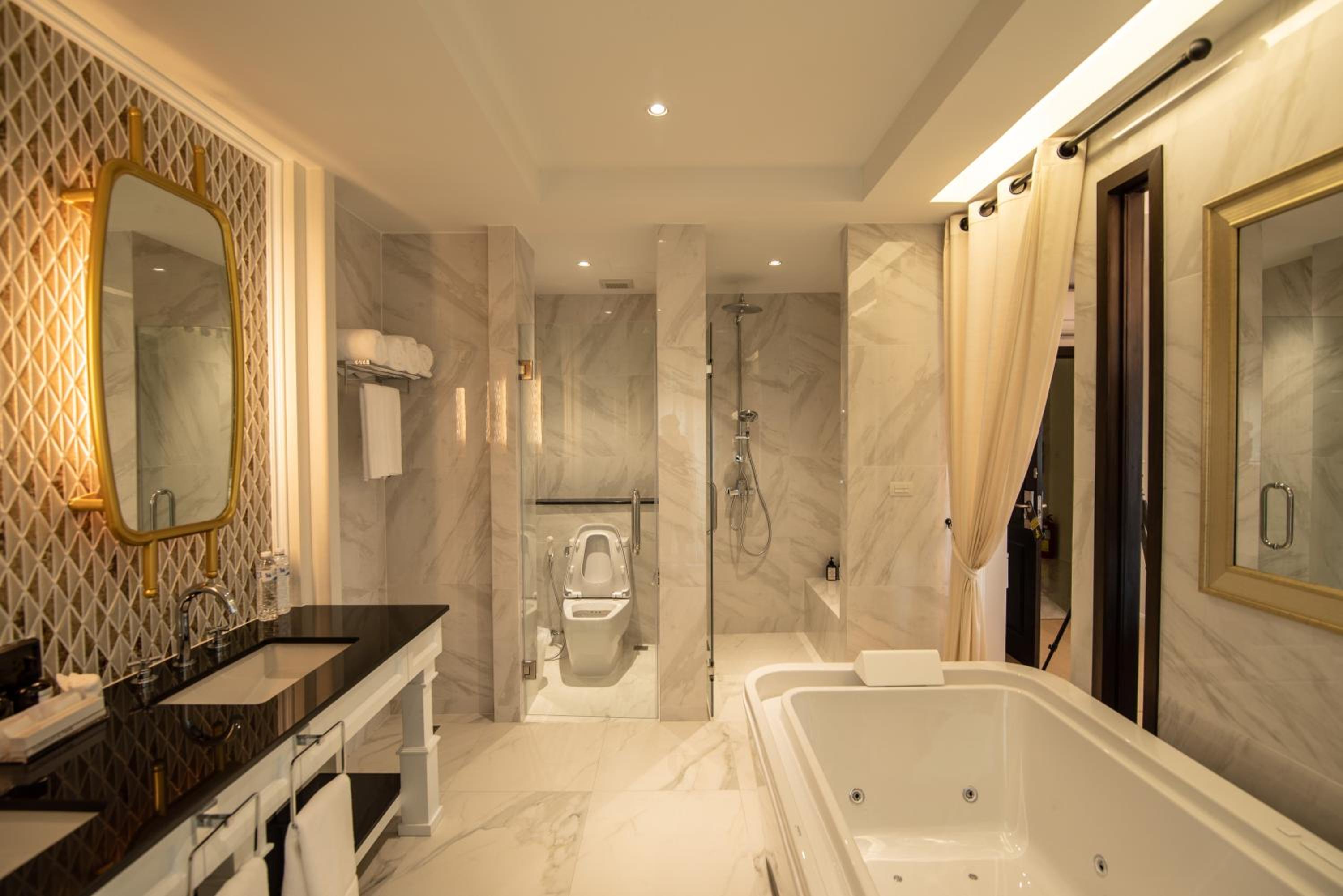 King Room with Spa Bath - Photo 26