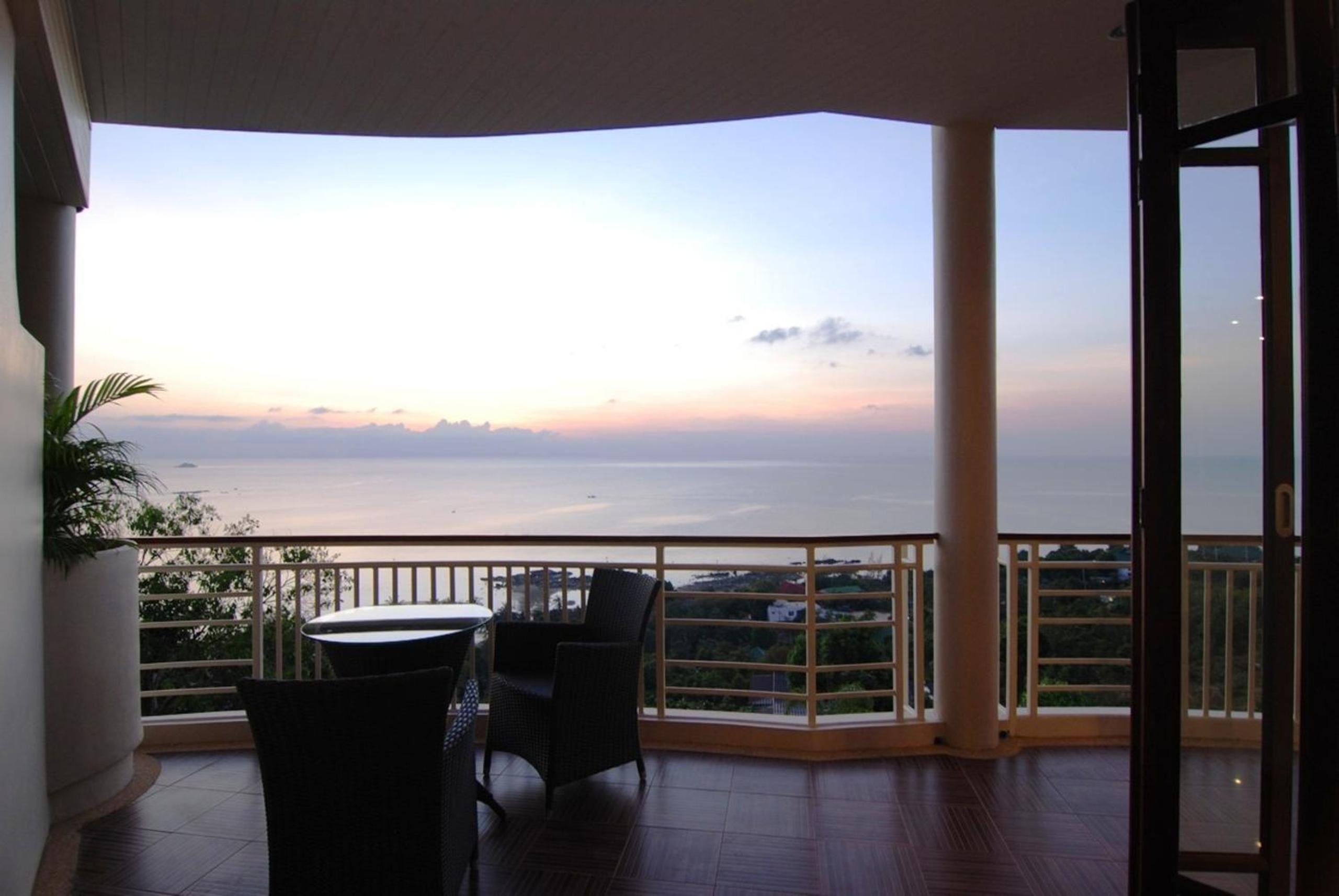 Sea View Corner Suites photo 3