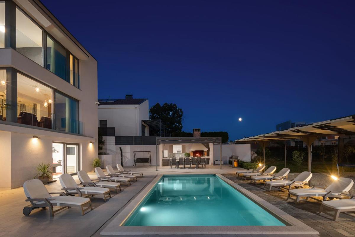 Villa photo 3