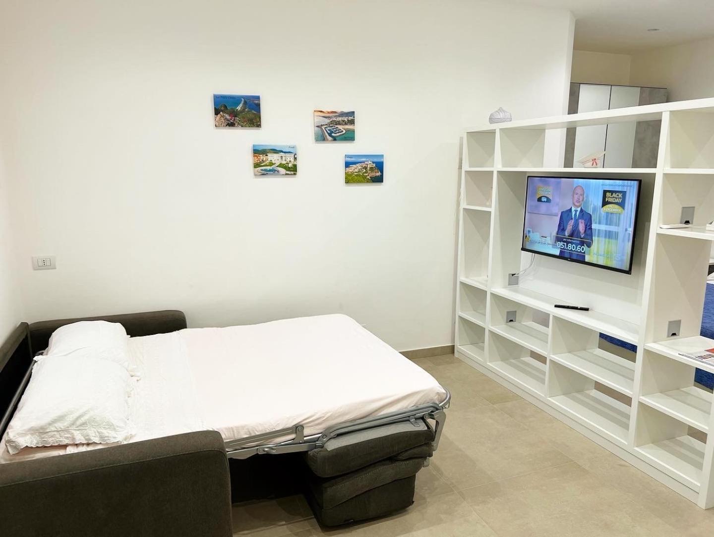 One-Bedroom Apartment - Photo 1