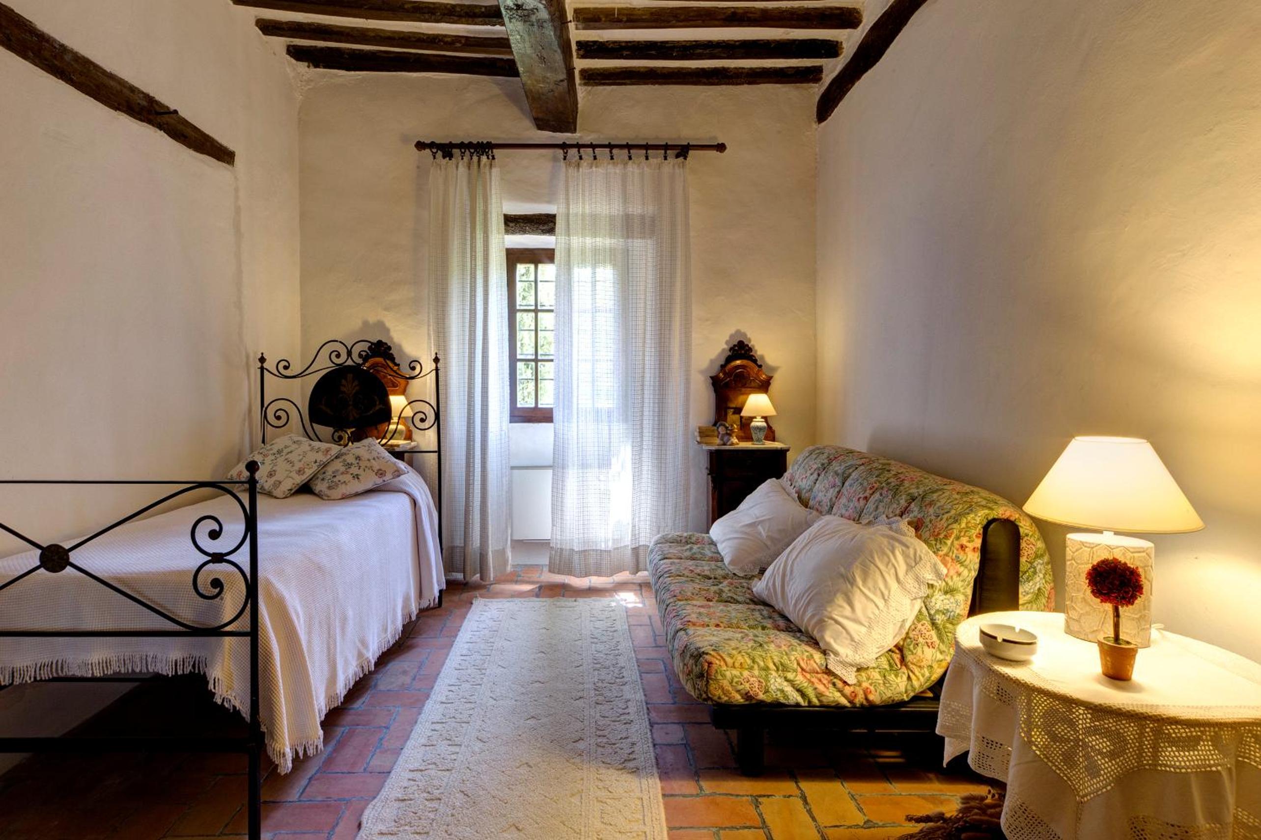 Three-Bedroom House photo 3