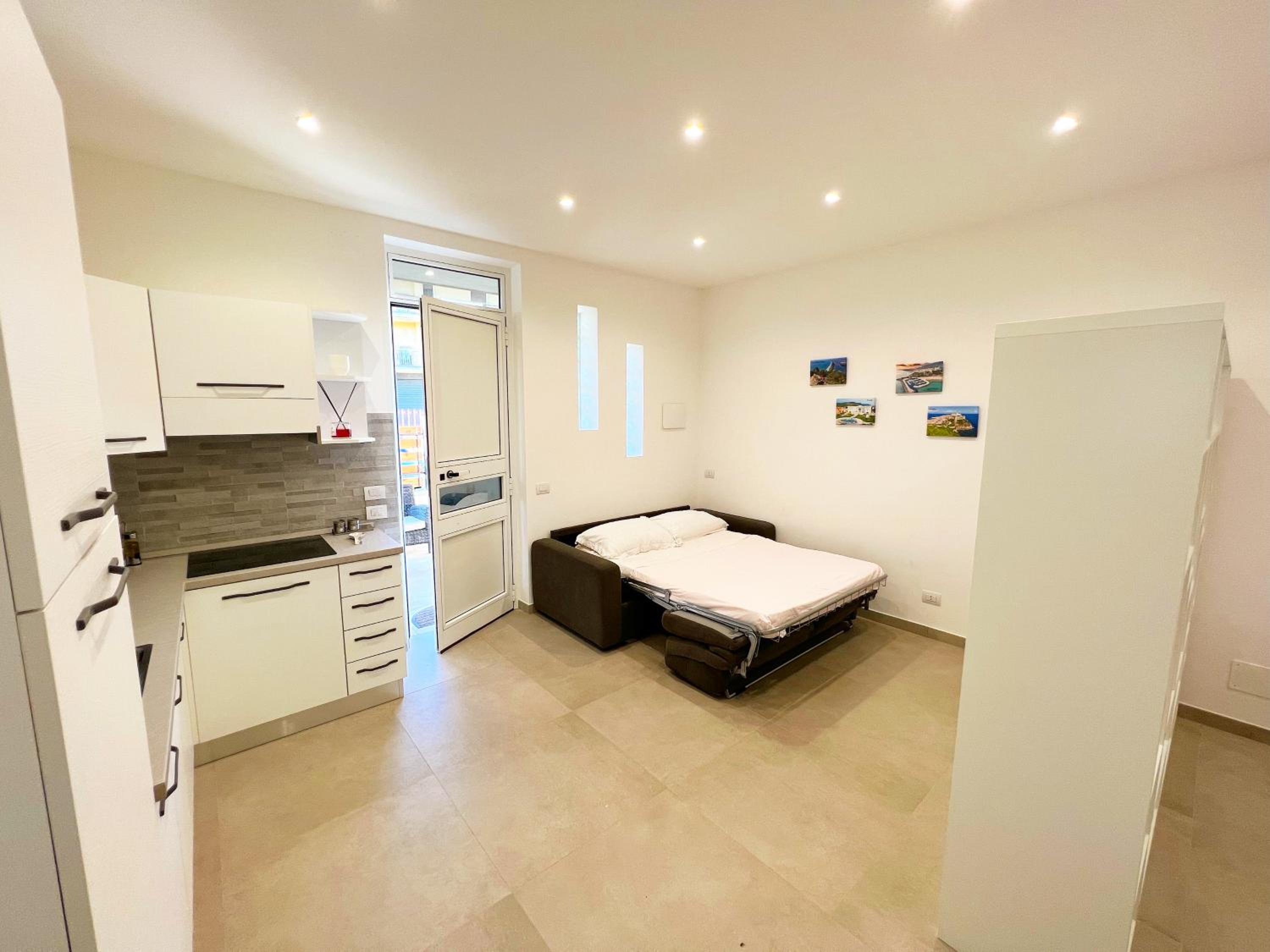 One-Bedroom Apartment - Photo 3