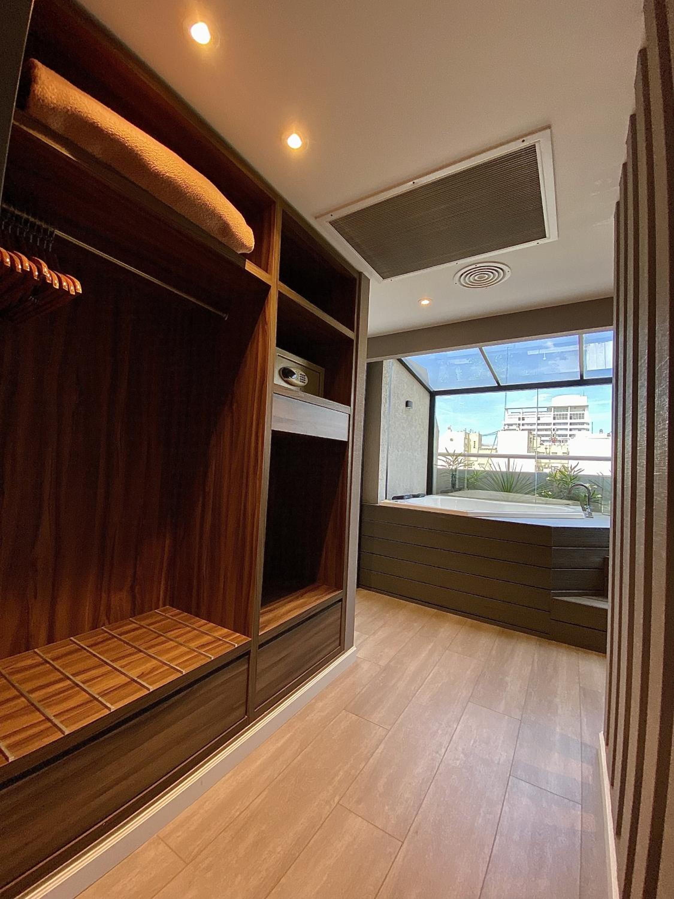 Double Deluxe Room with Balcony photo 2
