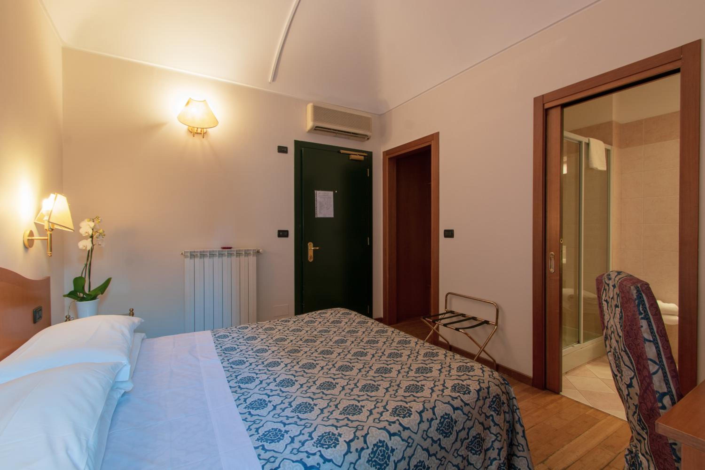 Economy Double Room - Photo 1