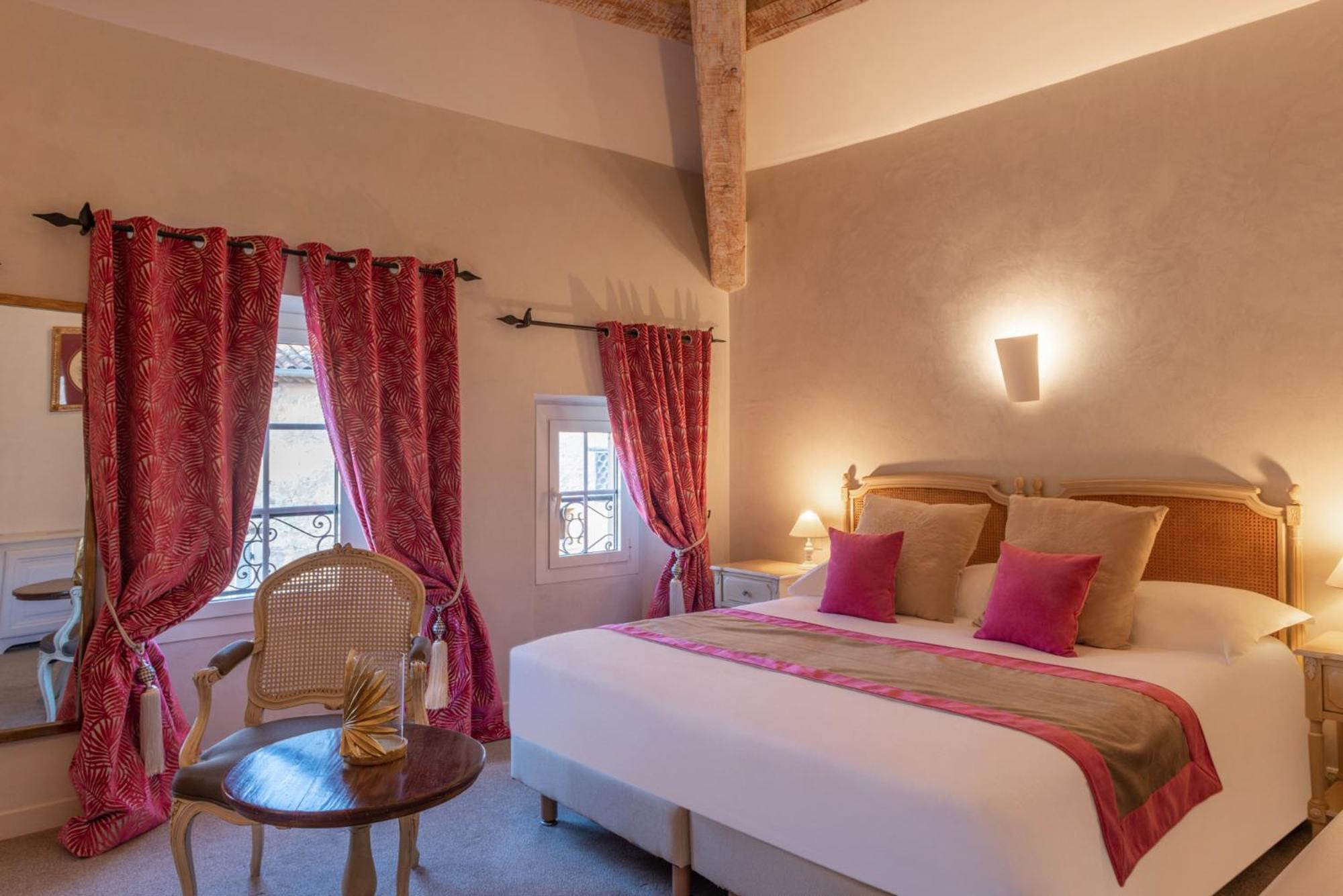 Deluxe Room - Photo 10