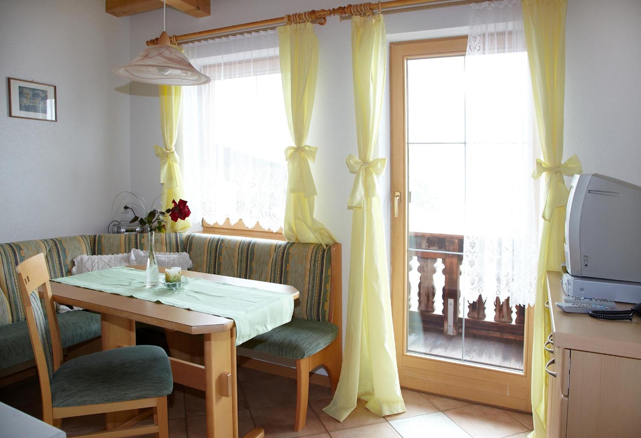 Two-Bedroom Apartment with Balcony - Photo 18