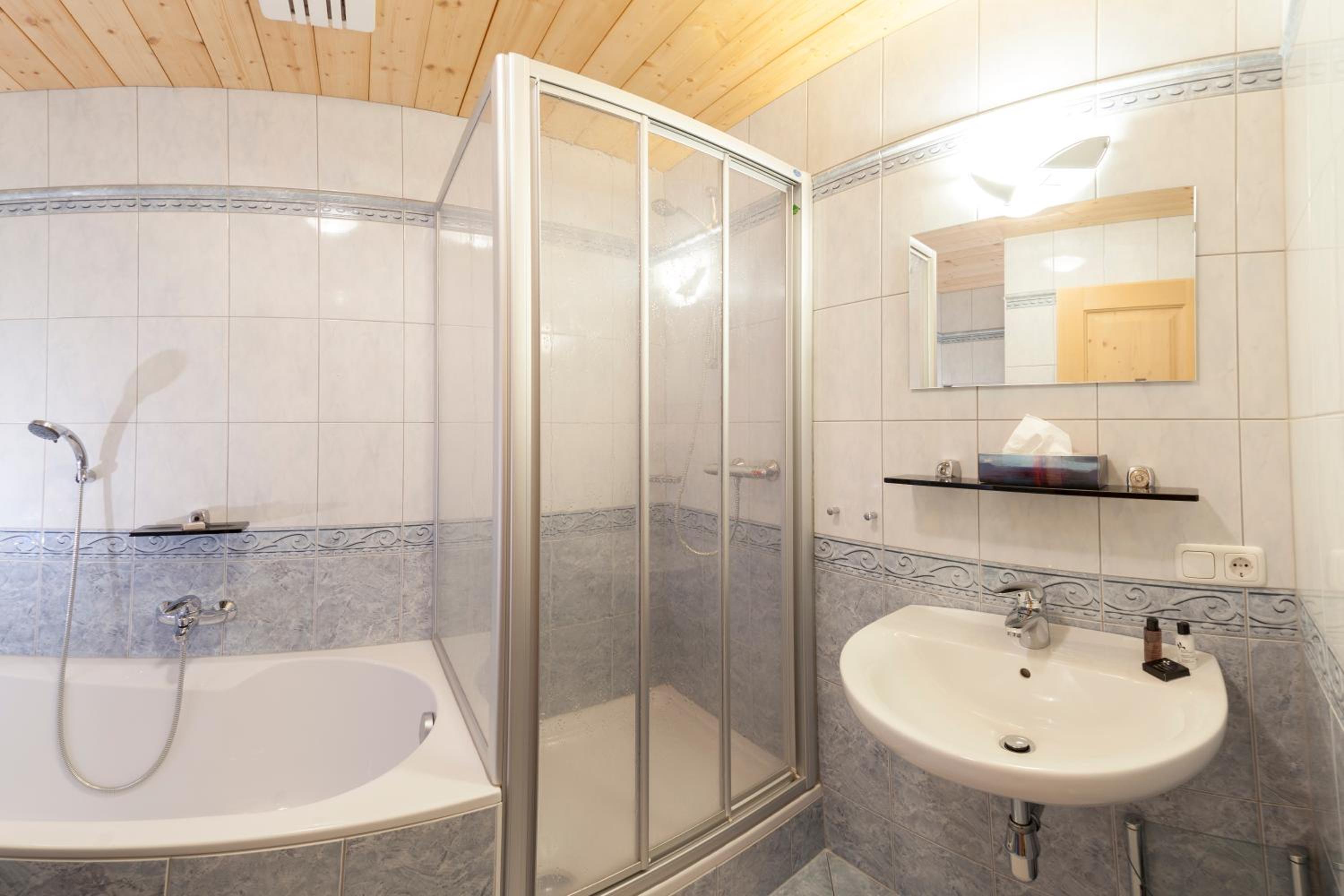 Two-Bedroom Apartment with Balcony - Photo 21