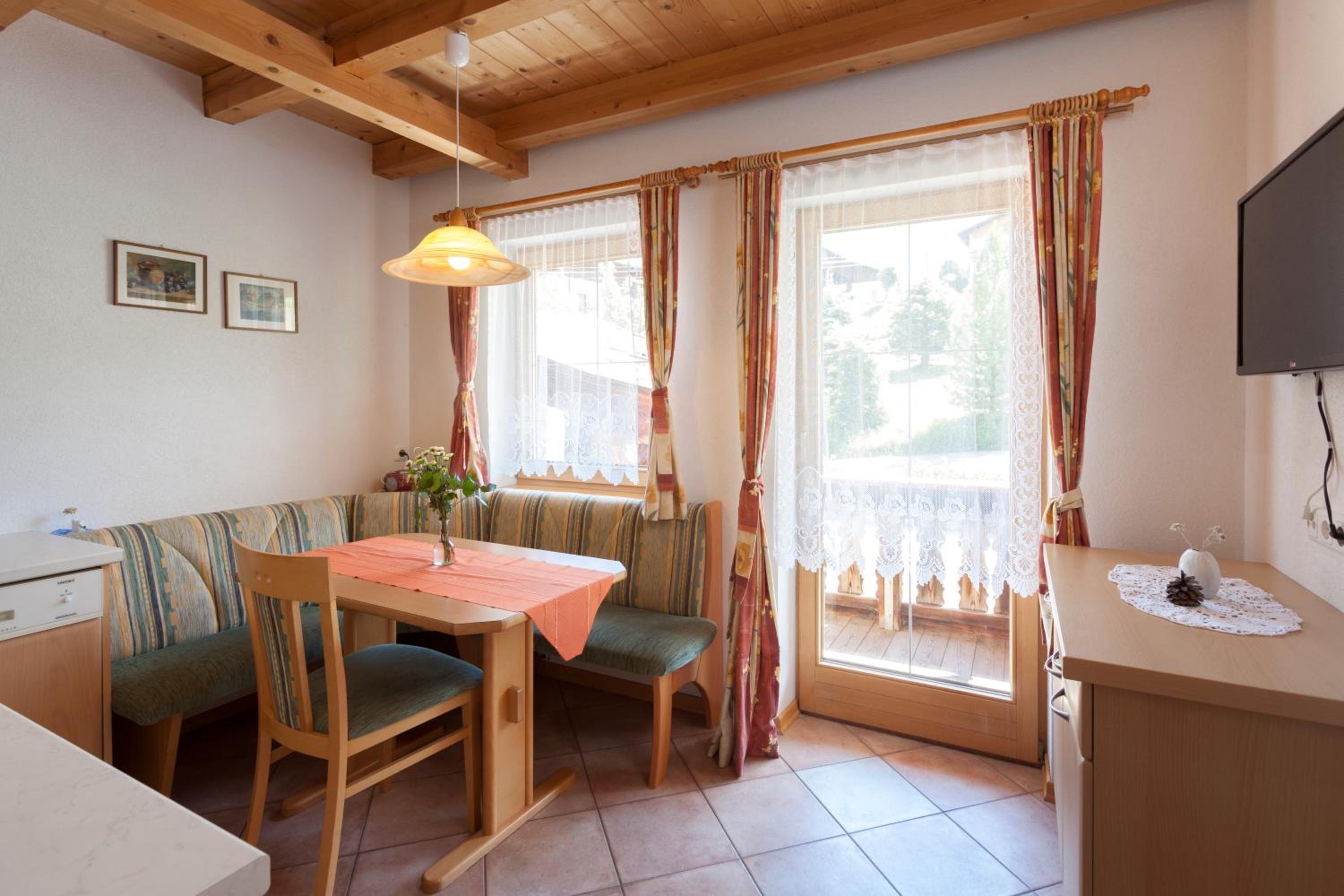 Two-Bedroom Apartment with Balcony - Photo 22