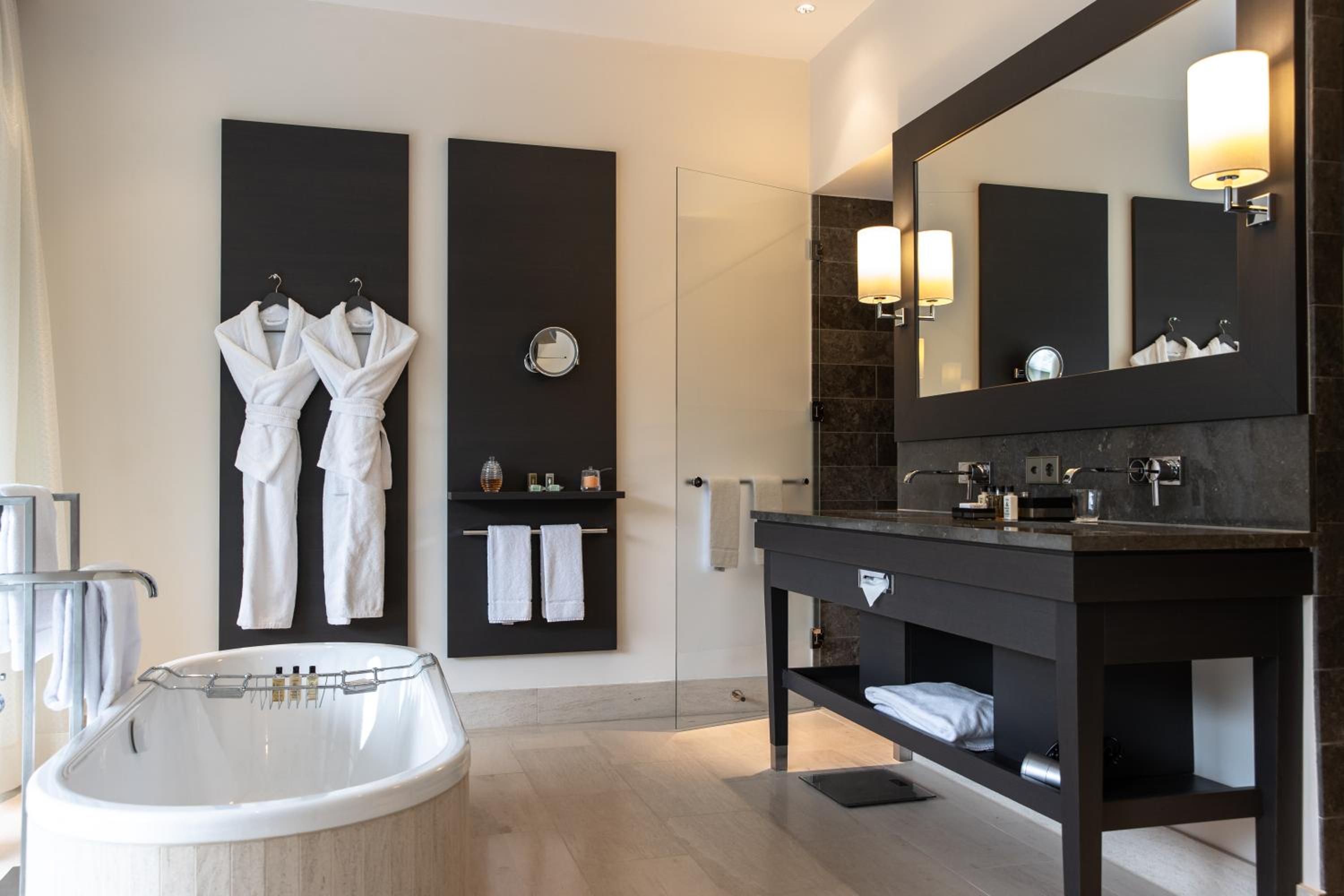 Executive Suite thumbnail 6
