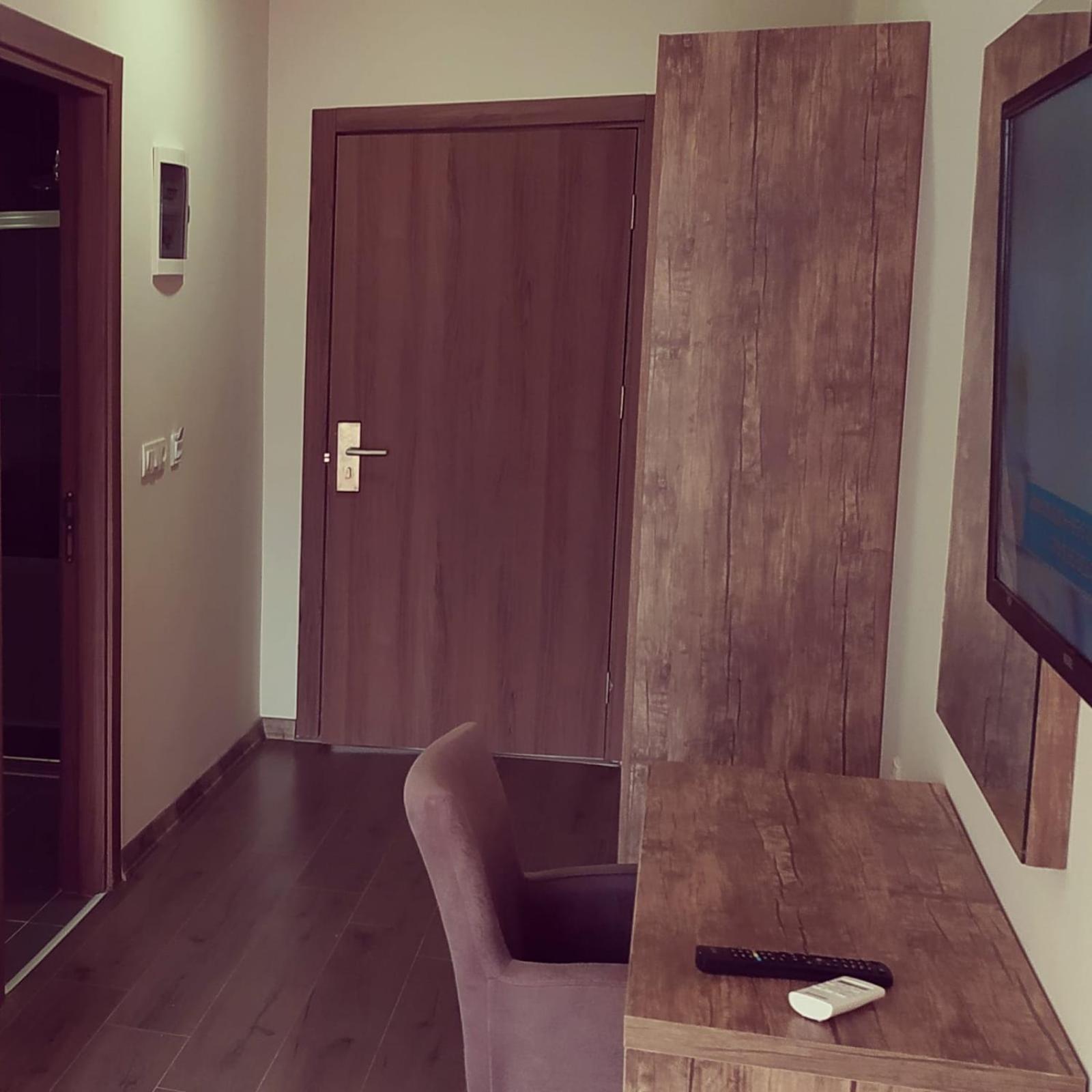 Superior Suite - Photo 9