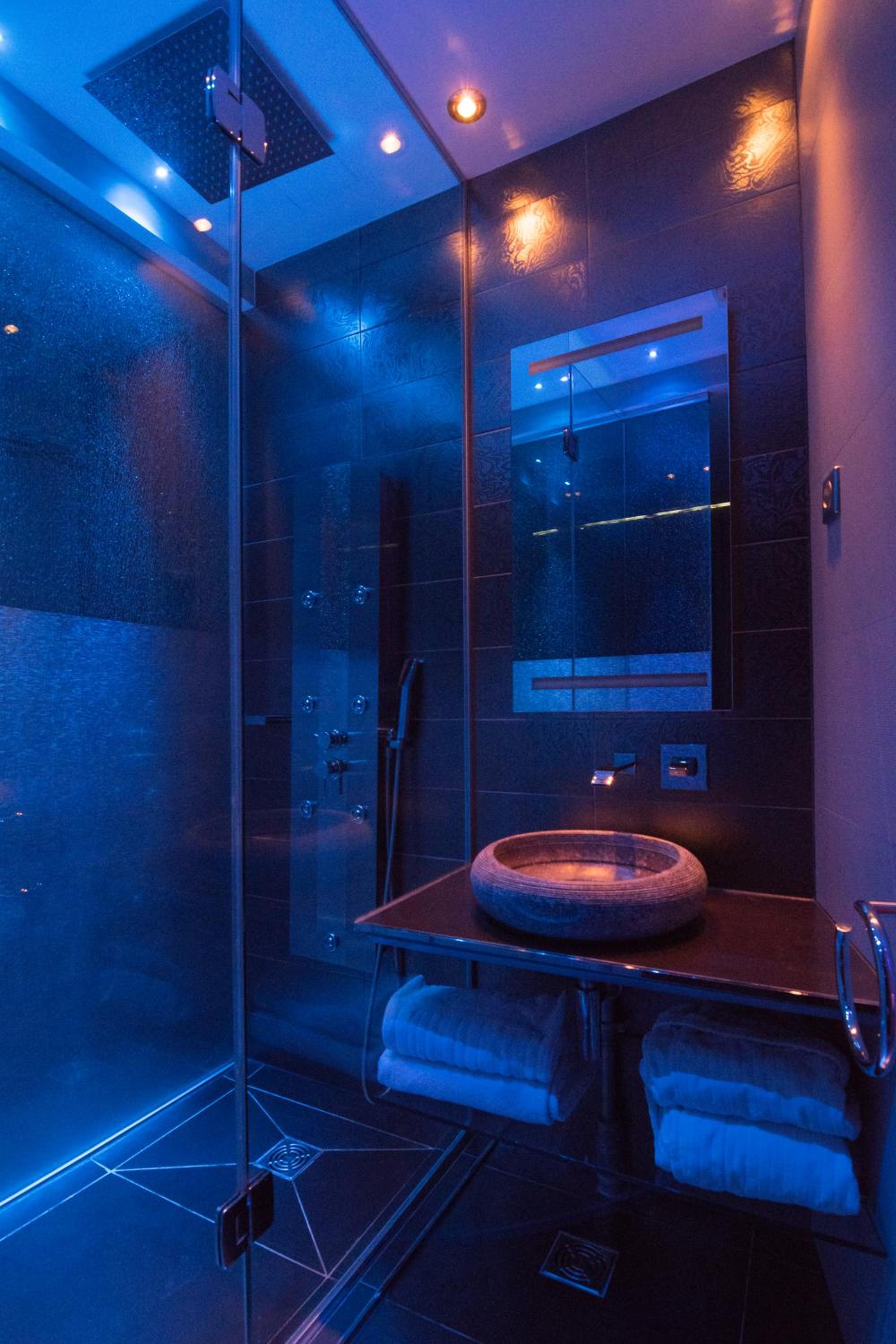 Tour Eiffel Room - With Shower