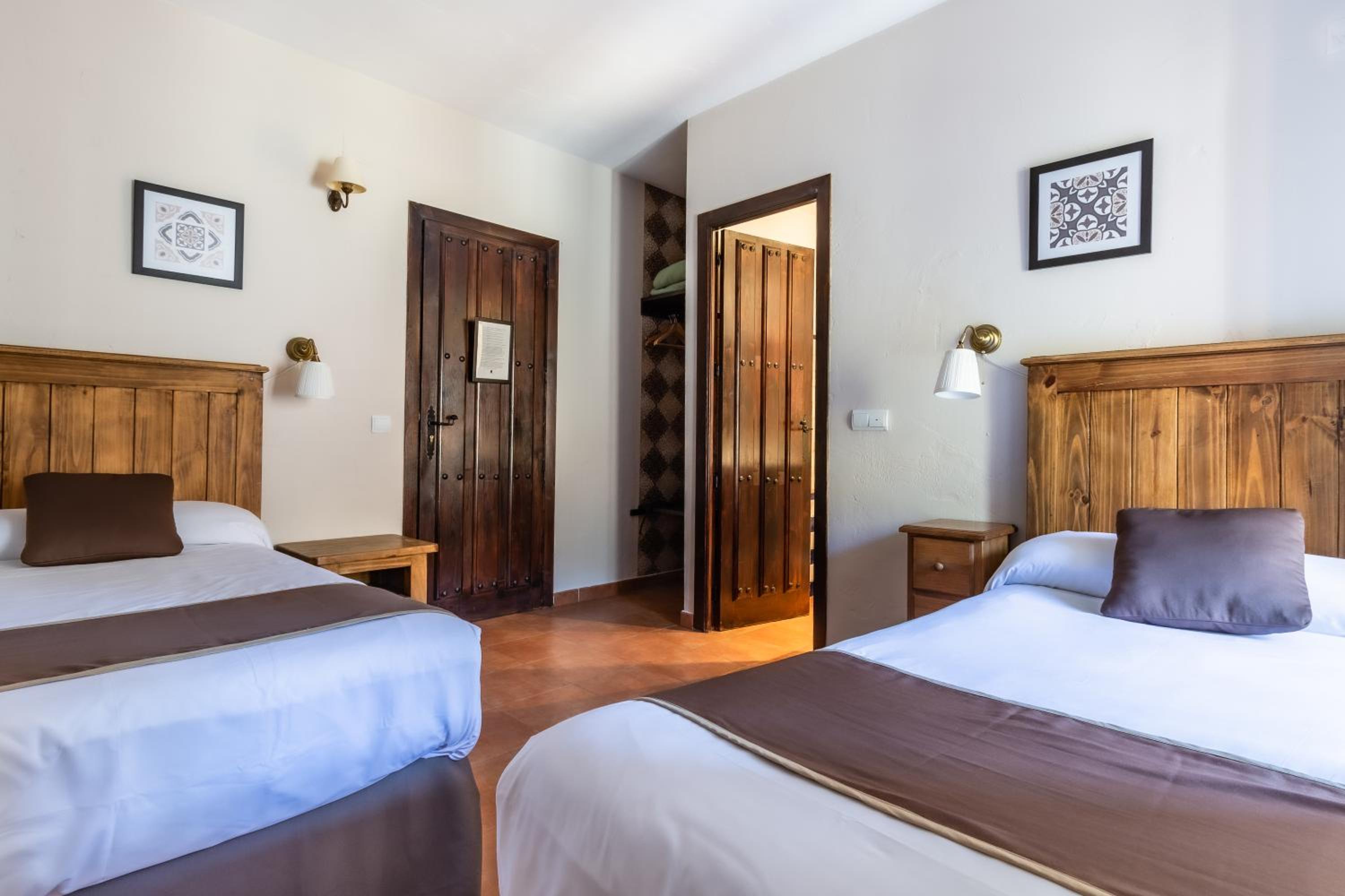 Double or Twin Room photo 2