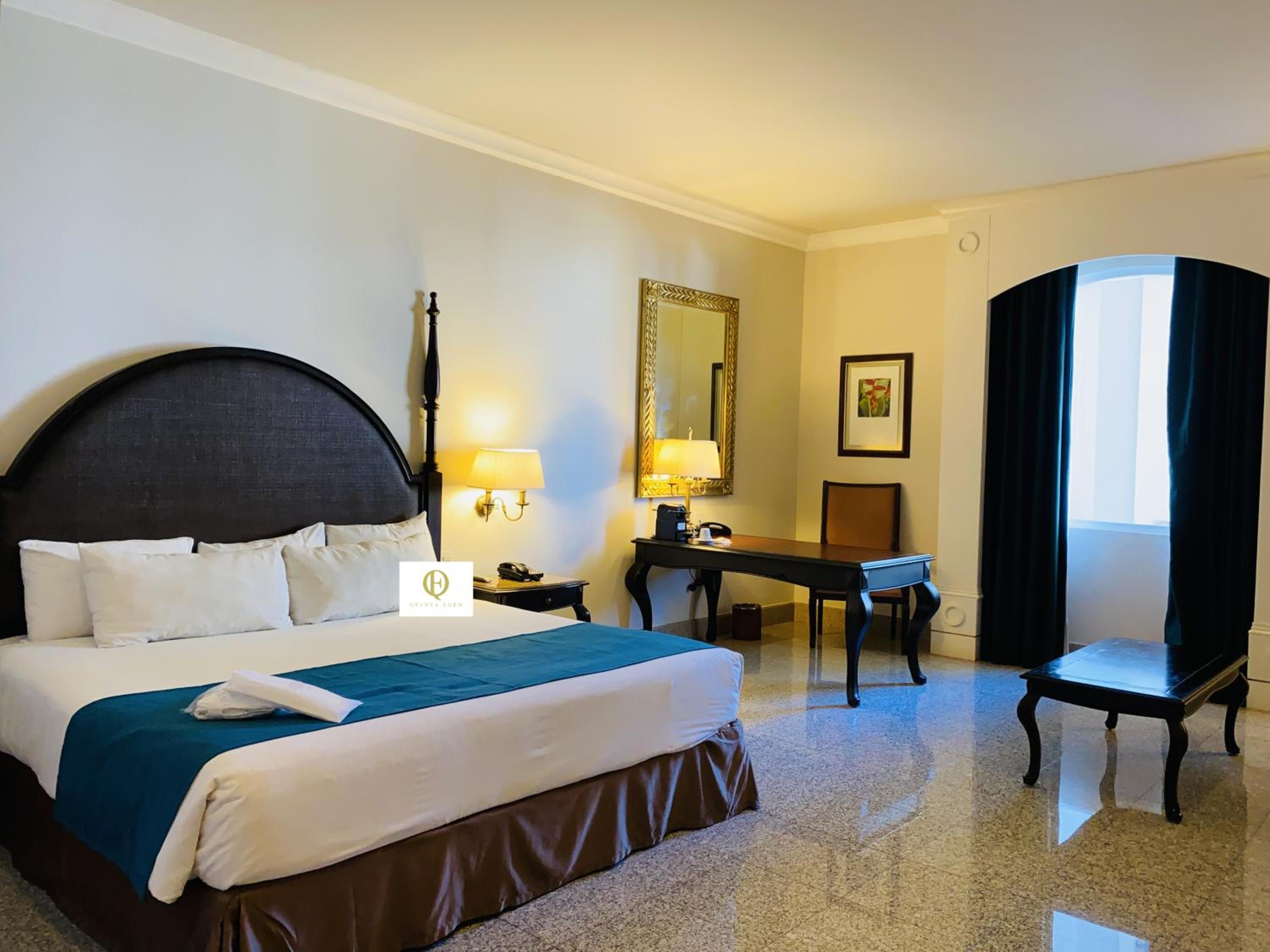 Classic Suite with King Bed - Non Smoking - Photo 1