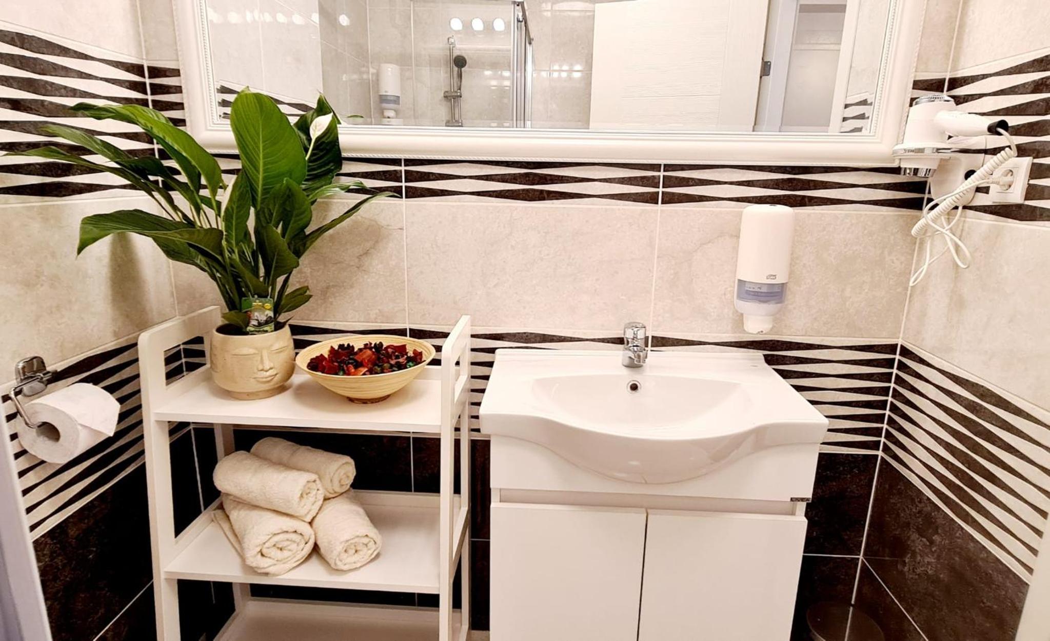 One-Bedroom Apartment - Photo 17