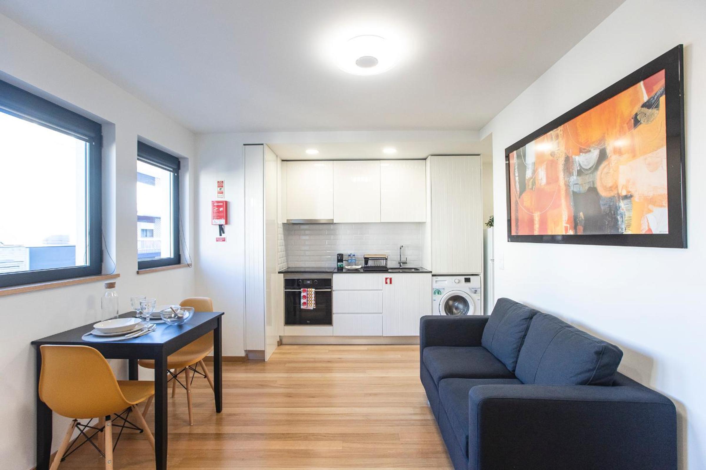 One-Bedroom Apartment - Photo 2