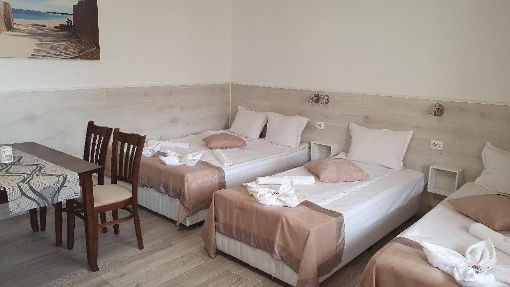 Triple Room - Photo 1