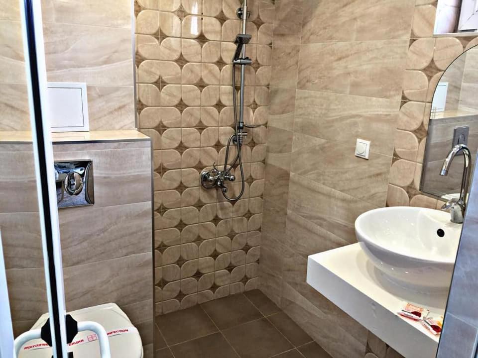Double or Twin Room - Photo 14