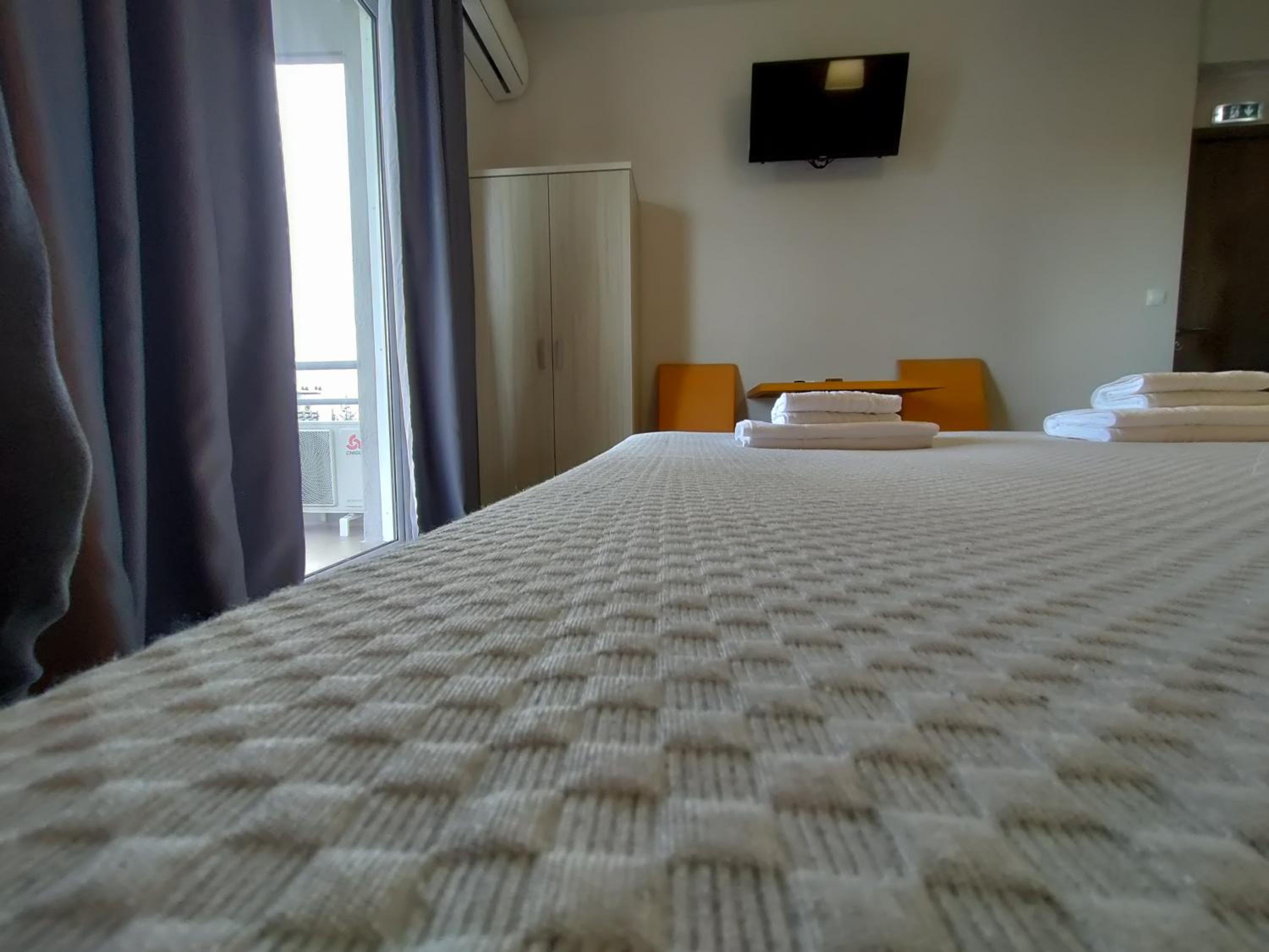 Double Room with Private Bathroom - Photo 9