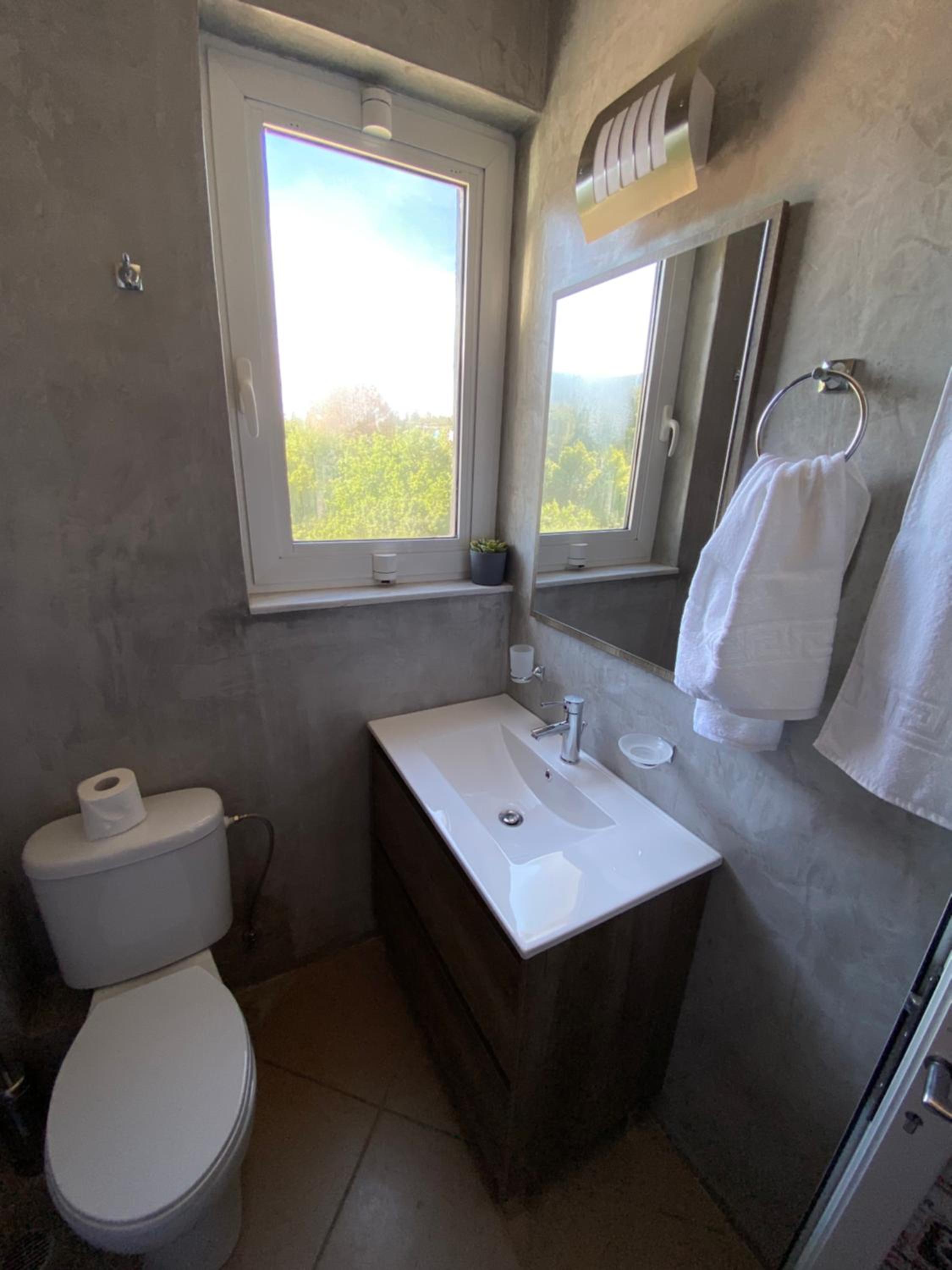 Double Room with Private Bathroom - Photo 4