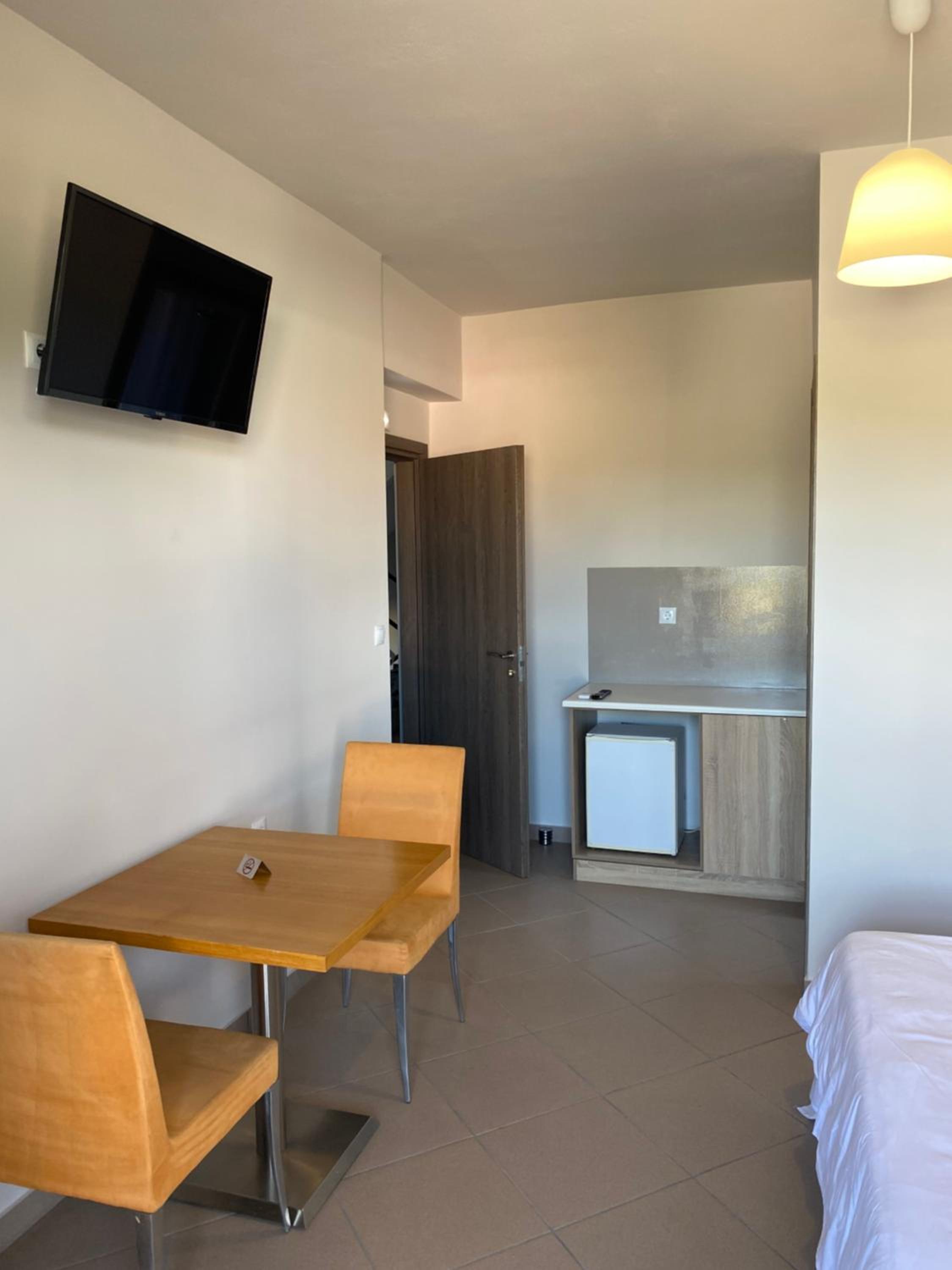 Double Room with Private Bathroom - Photo 7