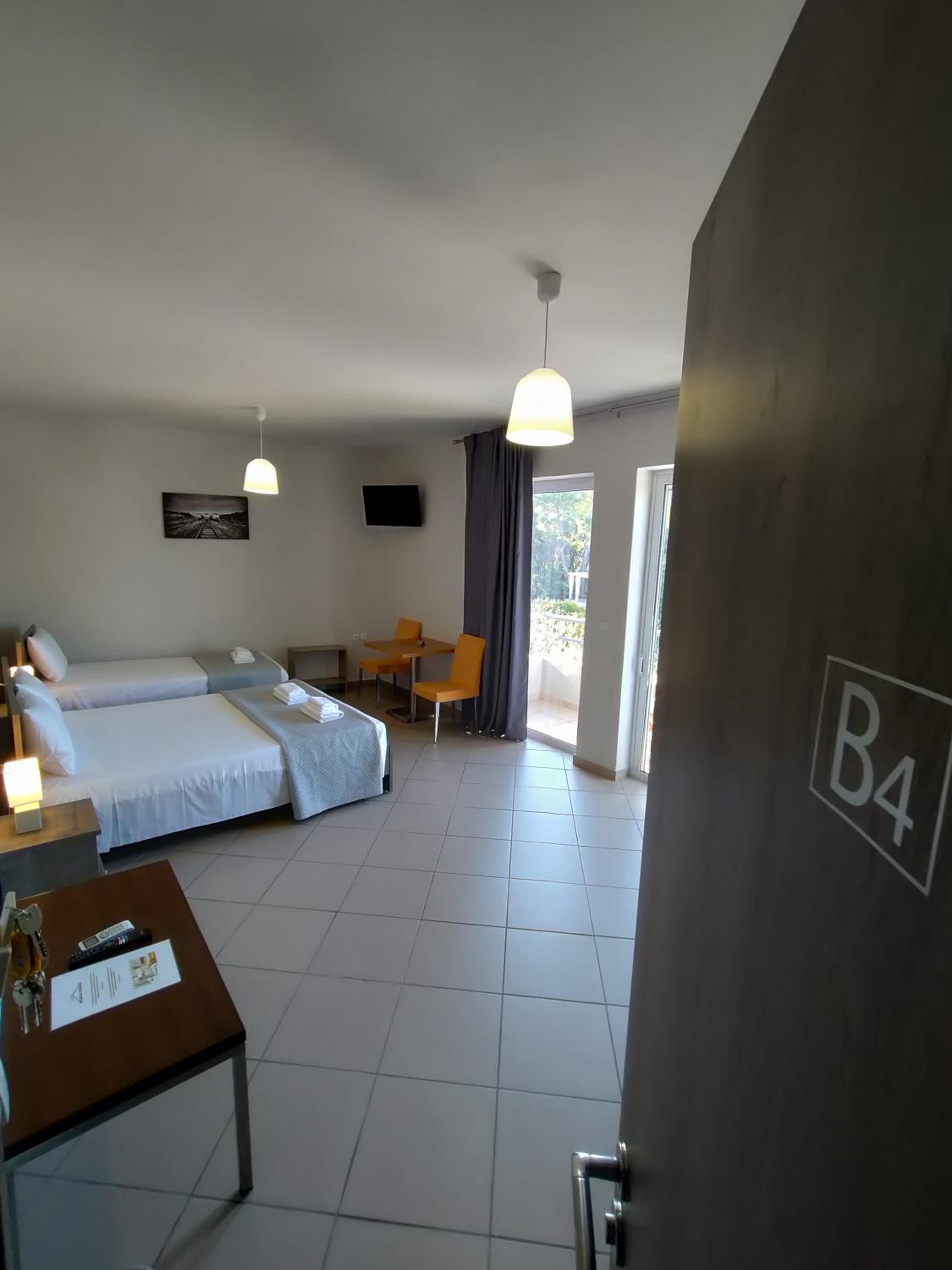 Triple Room - Photo 9