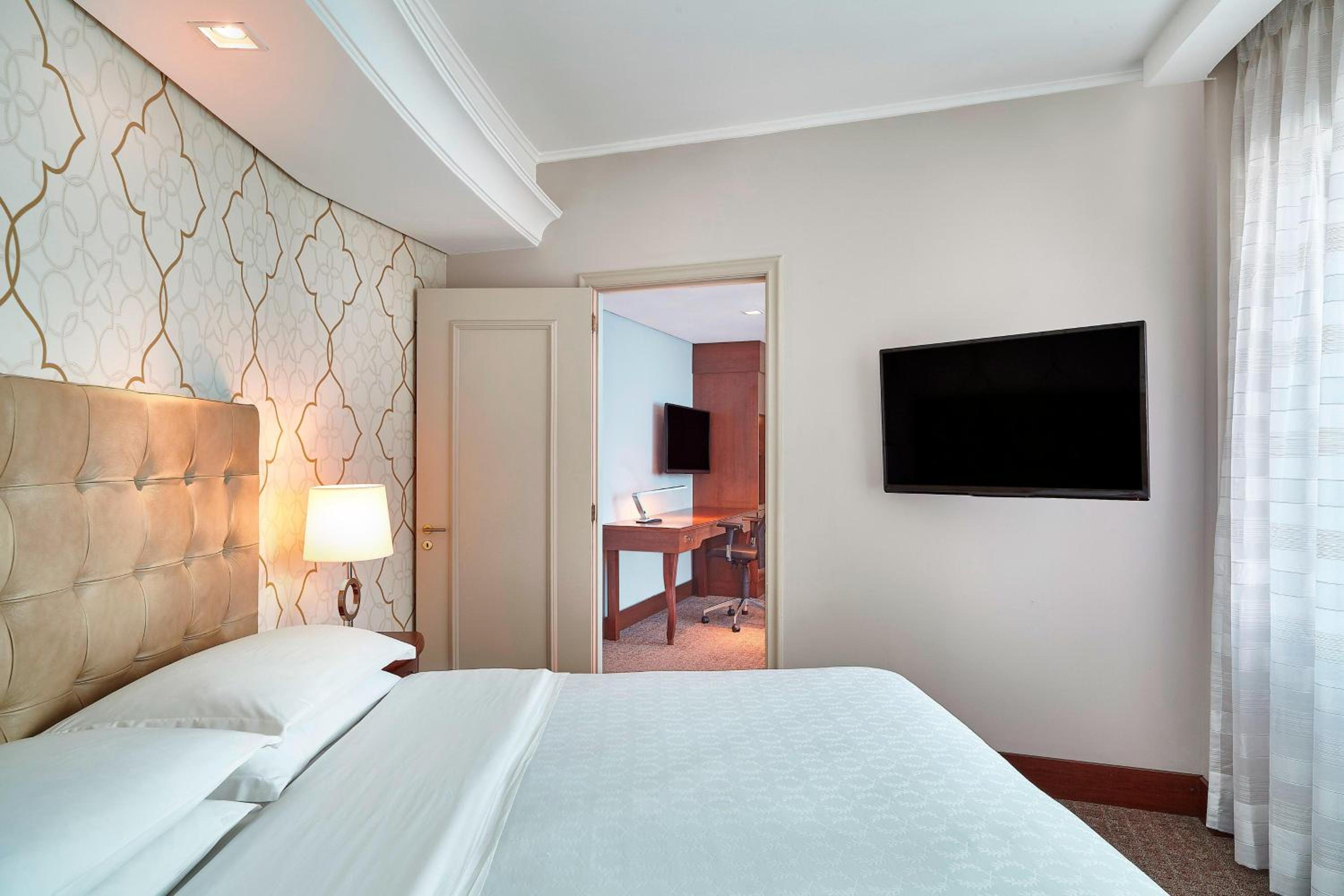 One-Bedroom King Suite - Photo 11