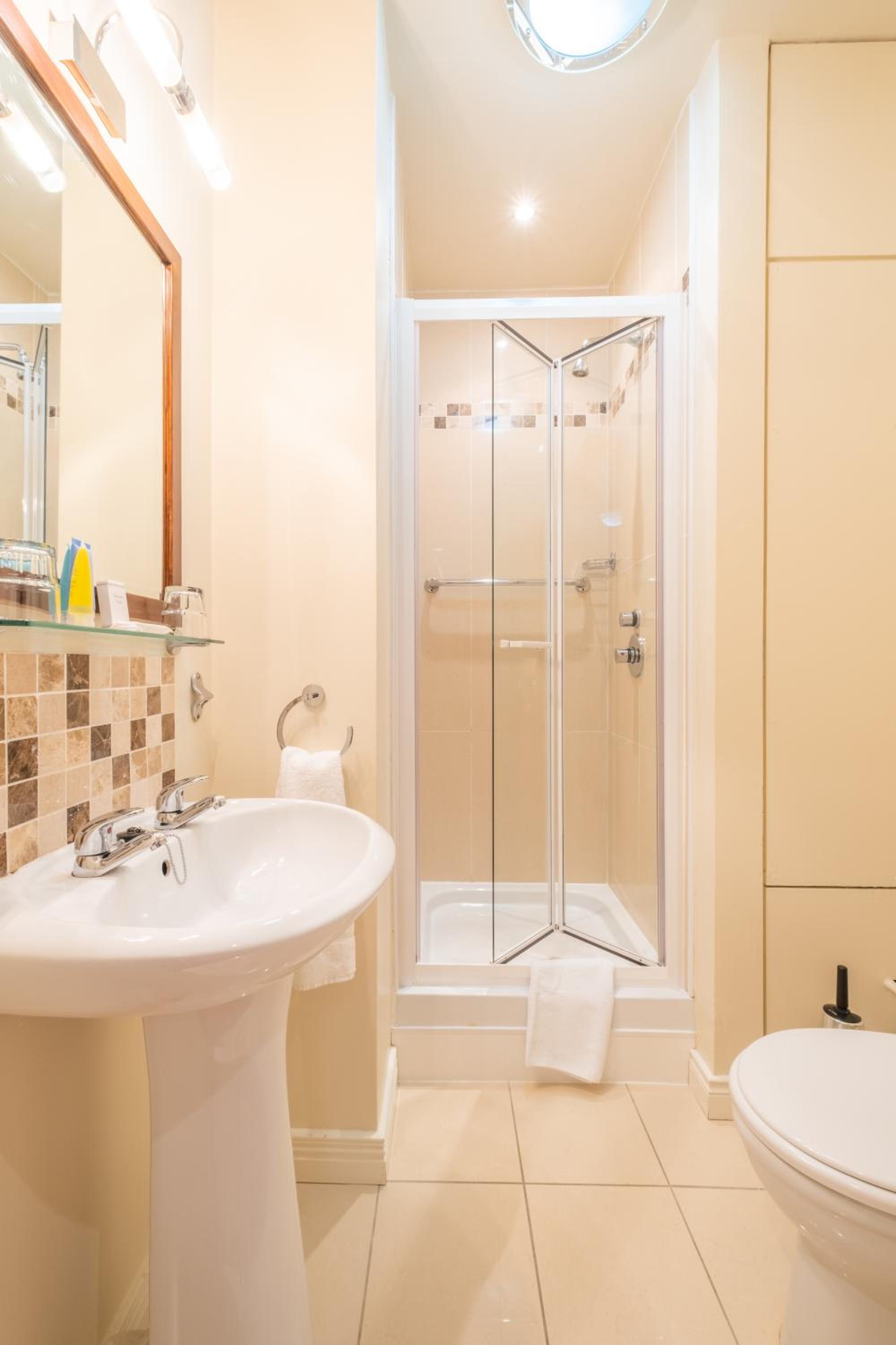 Classic Quadruple Room - Photo 4