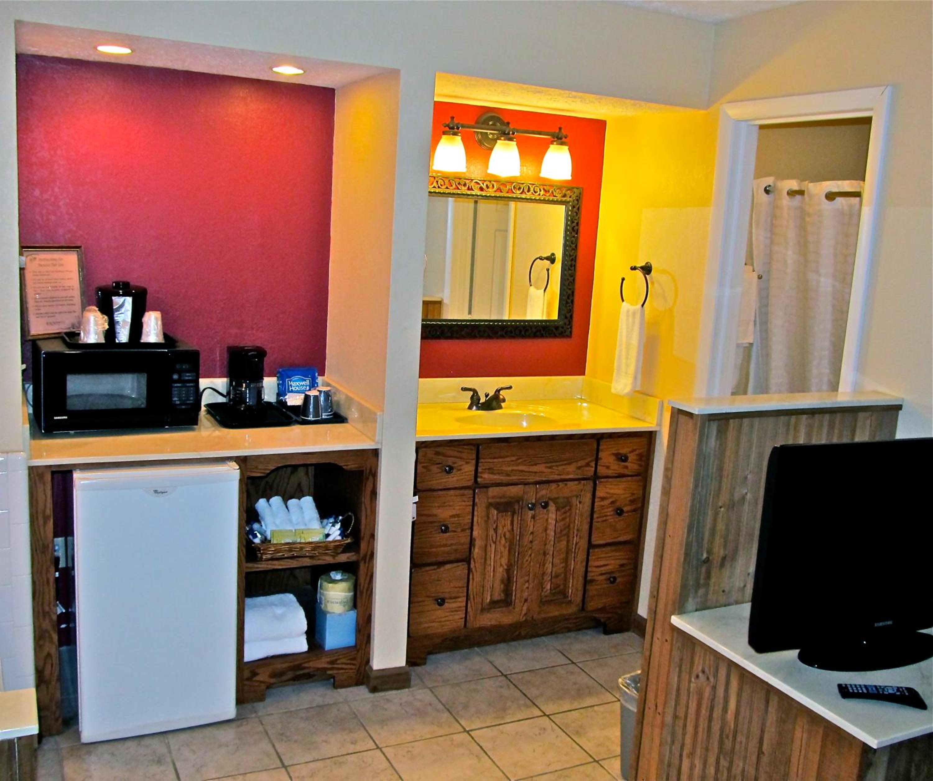 Deluxe King Suite photo 3