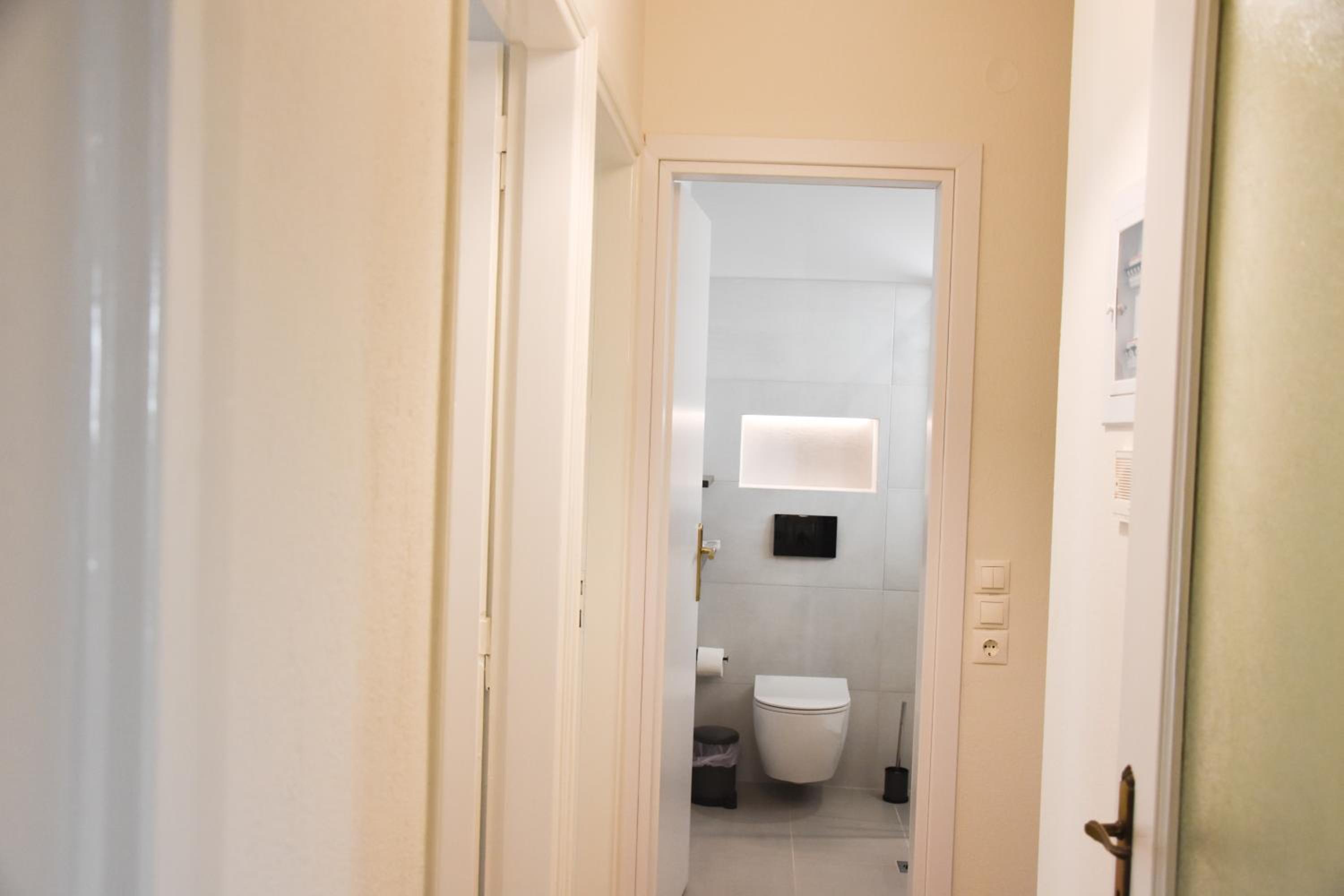 Two-Bedroom Apartment - Photo 9