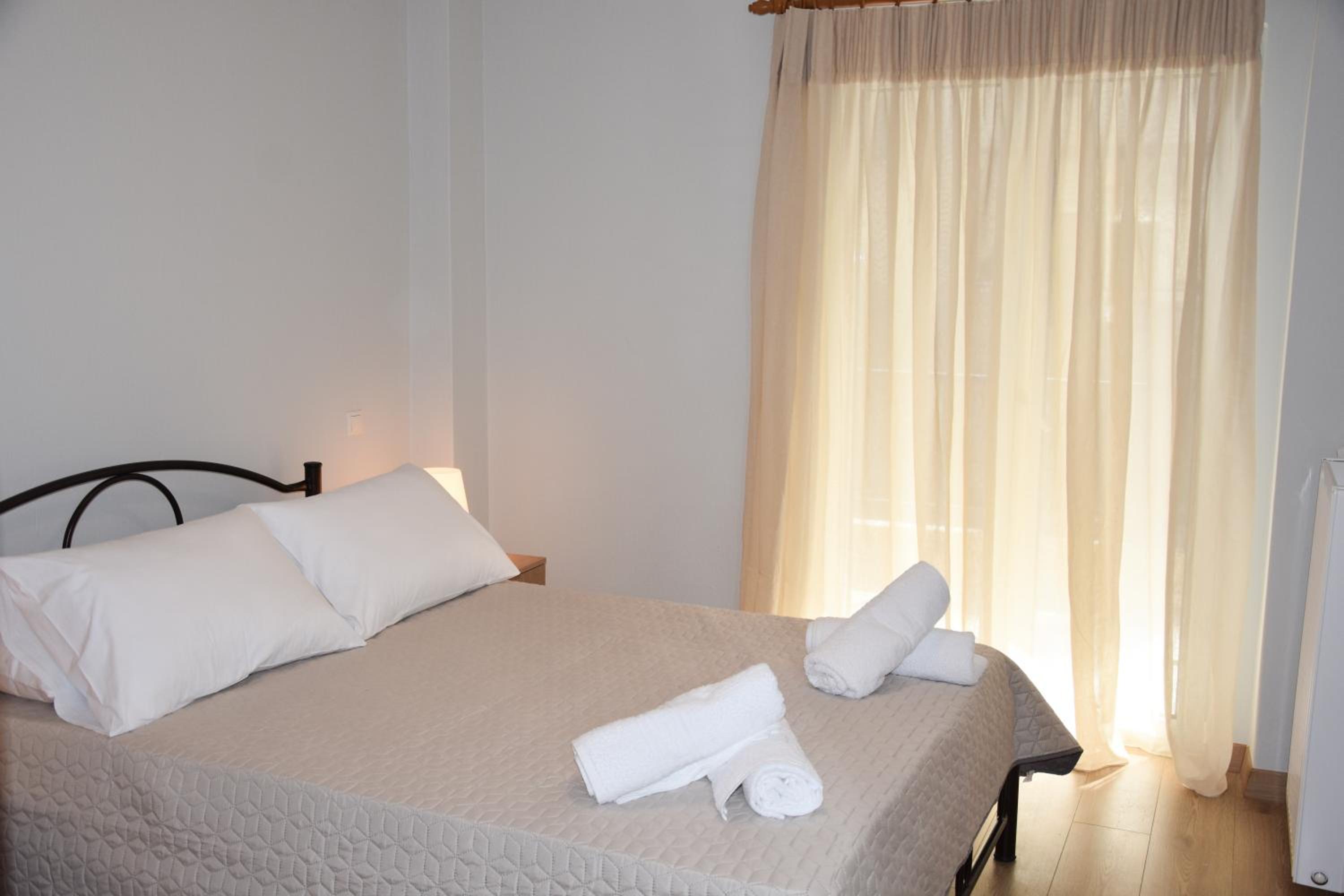 Two-Bedroom Apartment - Photo 2