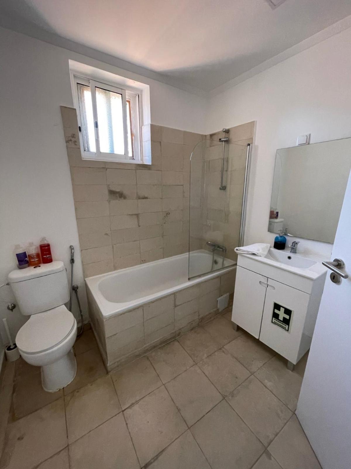 One-Bedroom Apartment - Photo 2