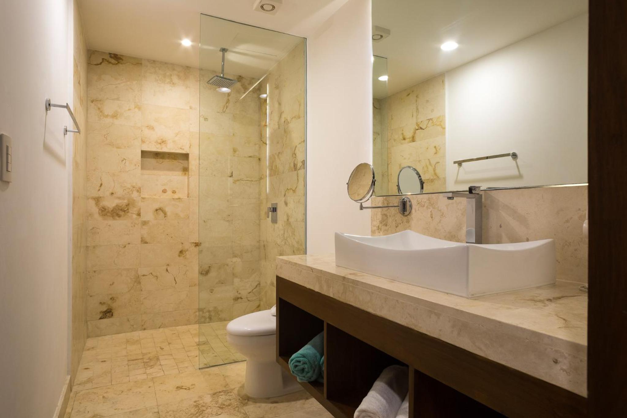 Apartment with Terrace - Photo 14
