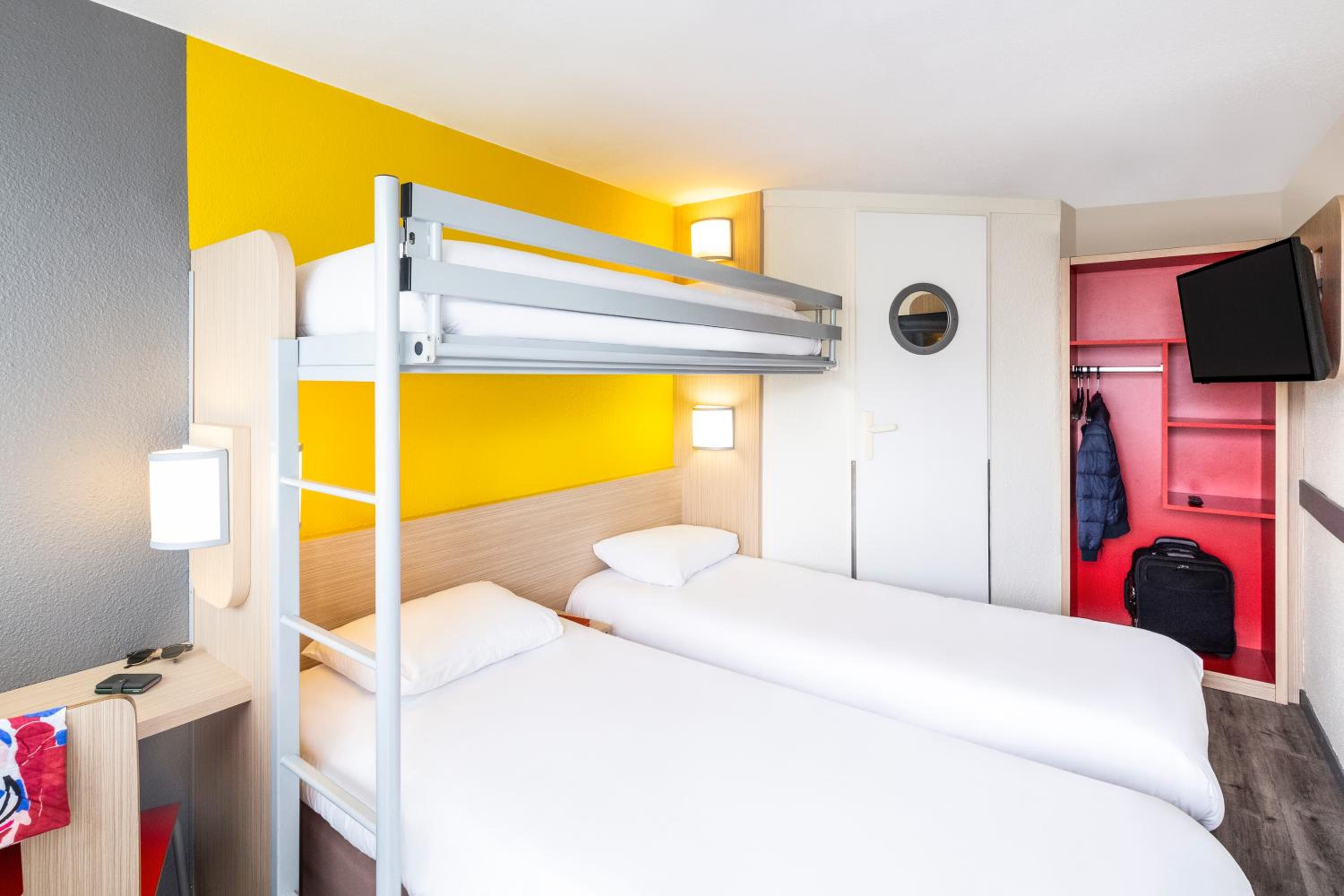 Economy Triple Room - Photo 5