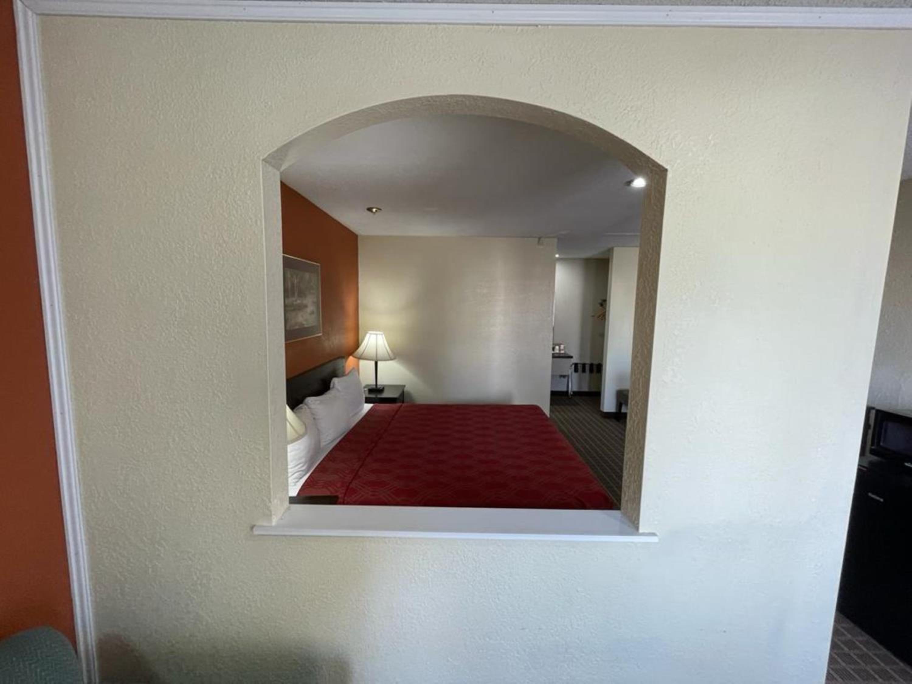 King Room - Non-Smoking photo 3