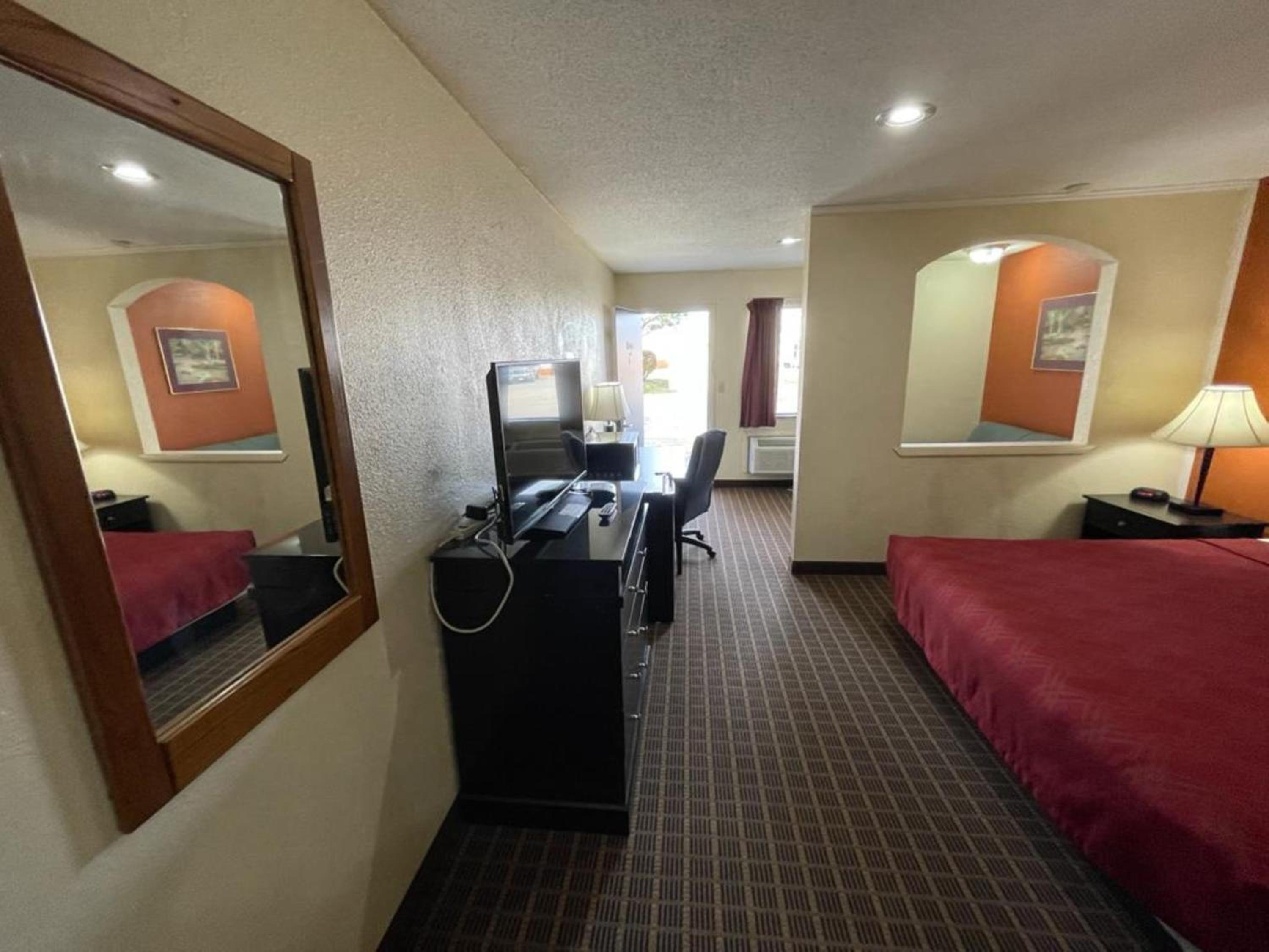King Room - Non-Smoking photo 2