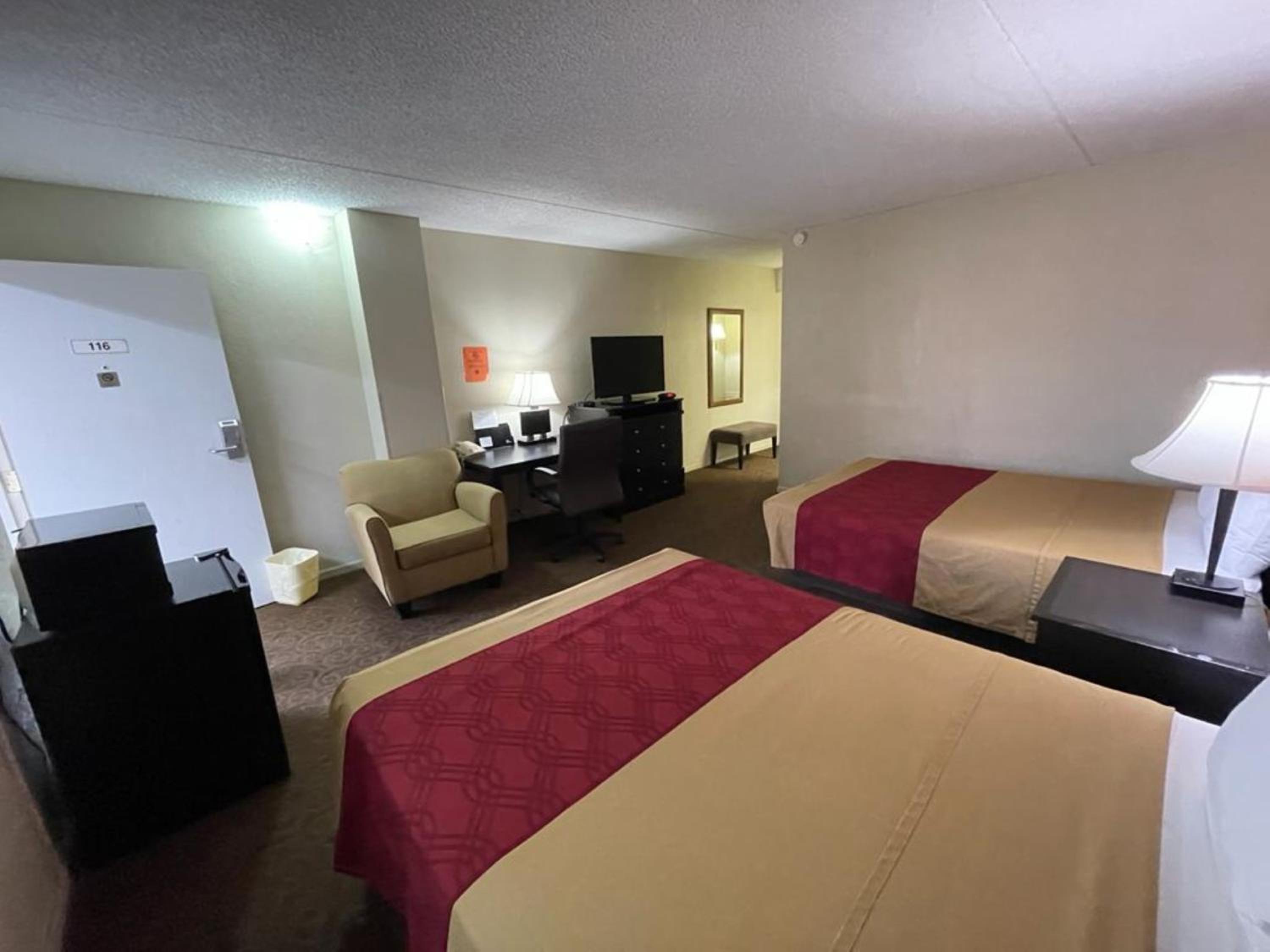 Queen Room with Two Queen Beds - Accessible/Non-Smoking photo 3