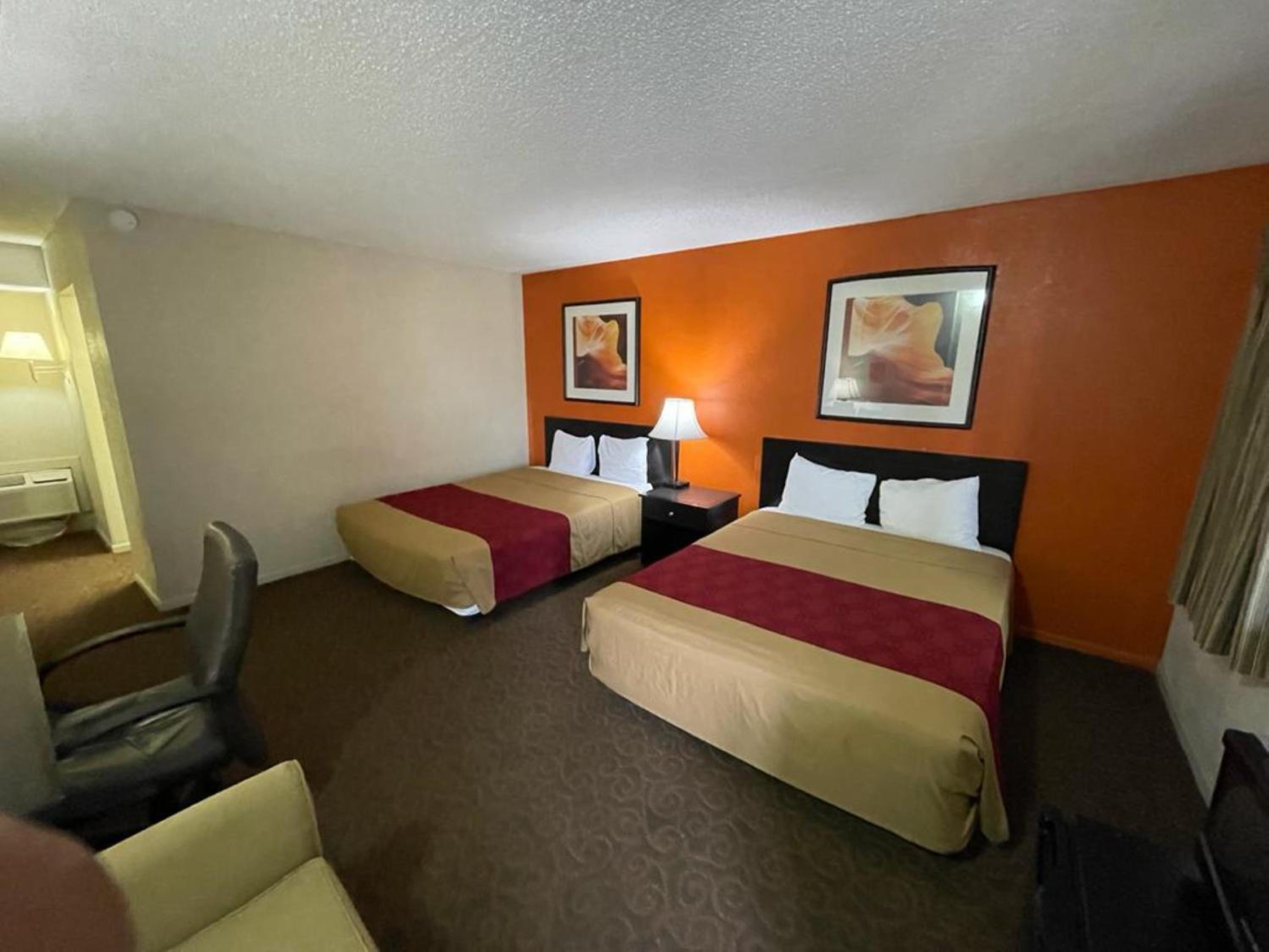 Queen Room with Two Queen Beds - Accessible/Non-Smoking  photo 2