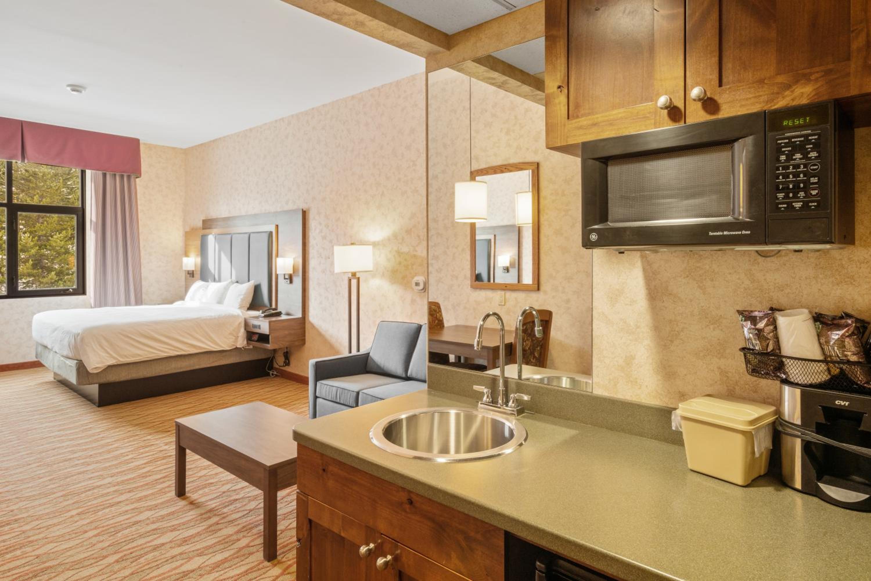 King Room with Mountain View photo 1