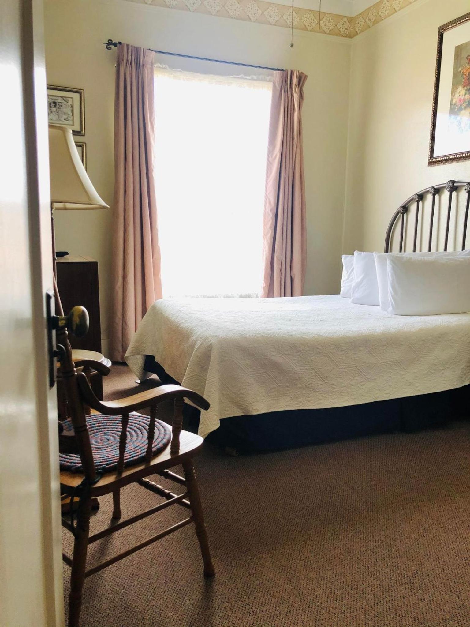Budget Double Room photo 2