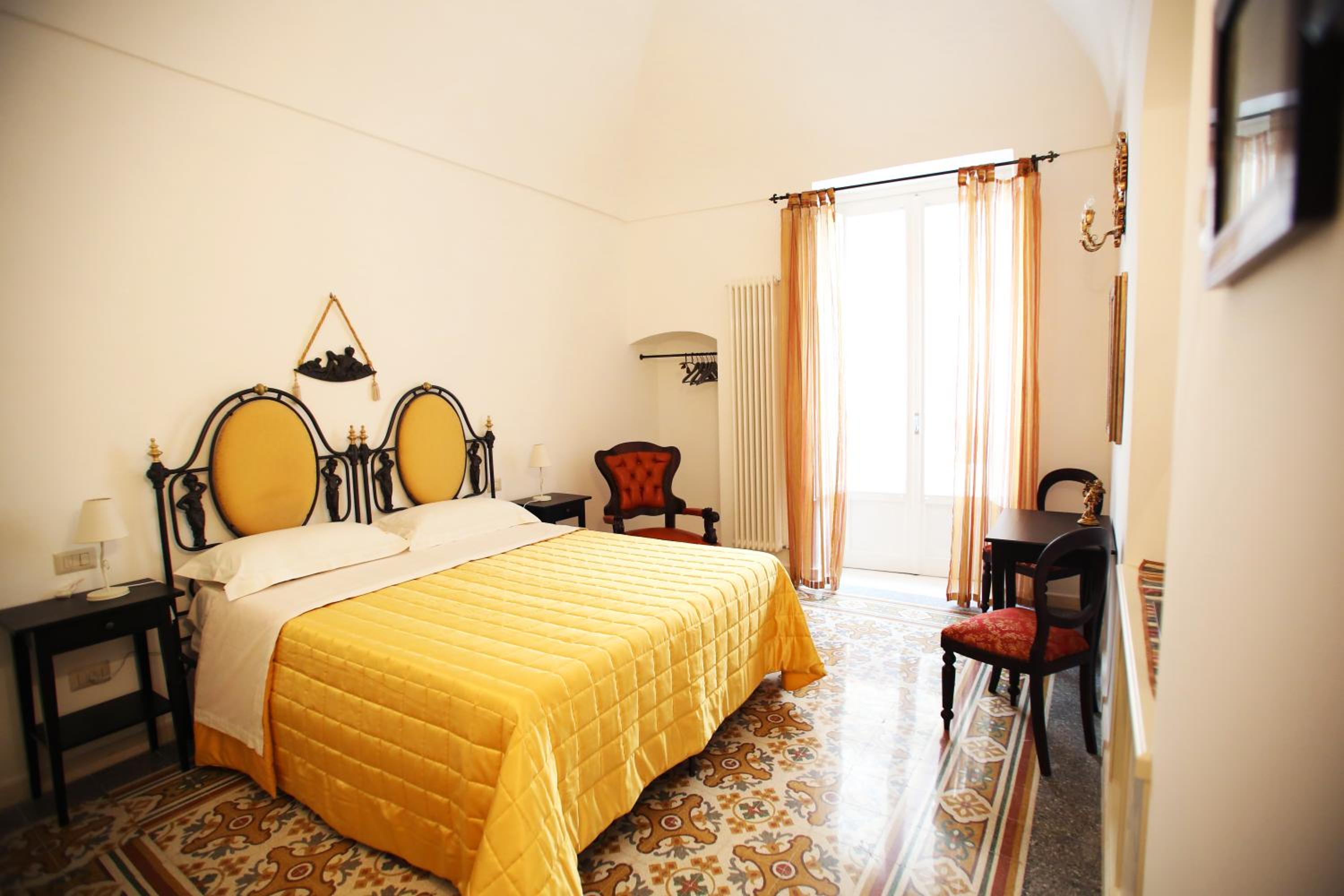Deluxe Double Room with Balcony photo 2