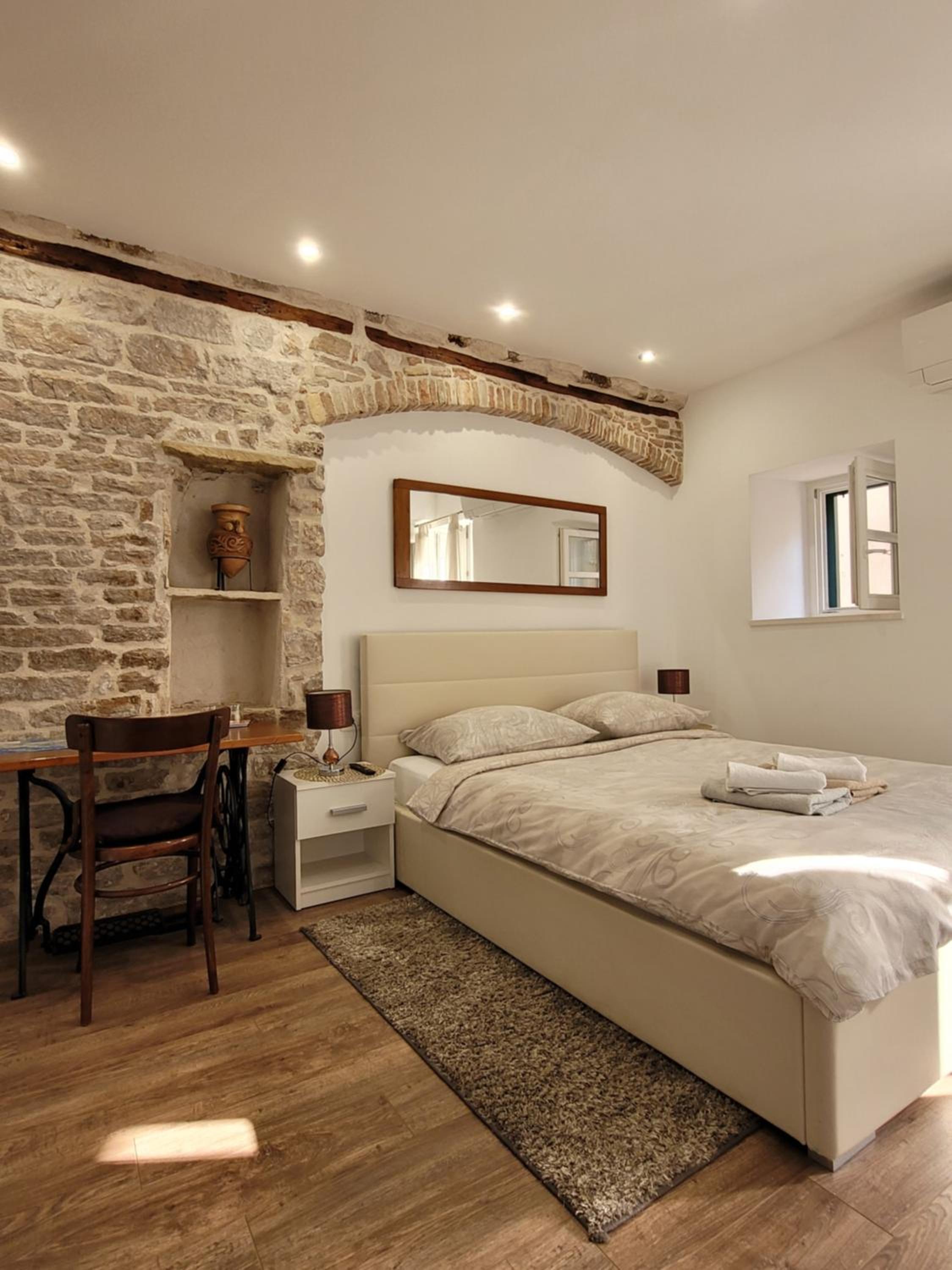 Deluxe King Room photo 1